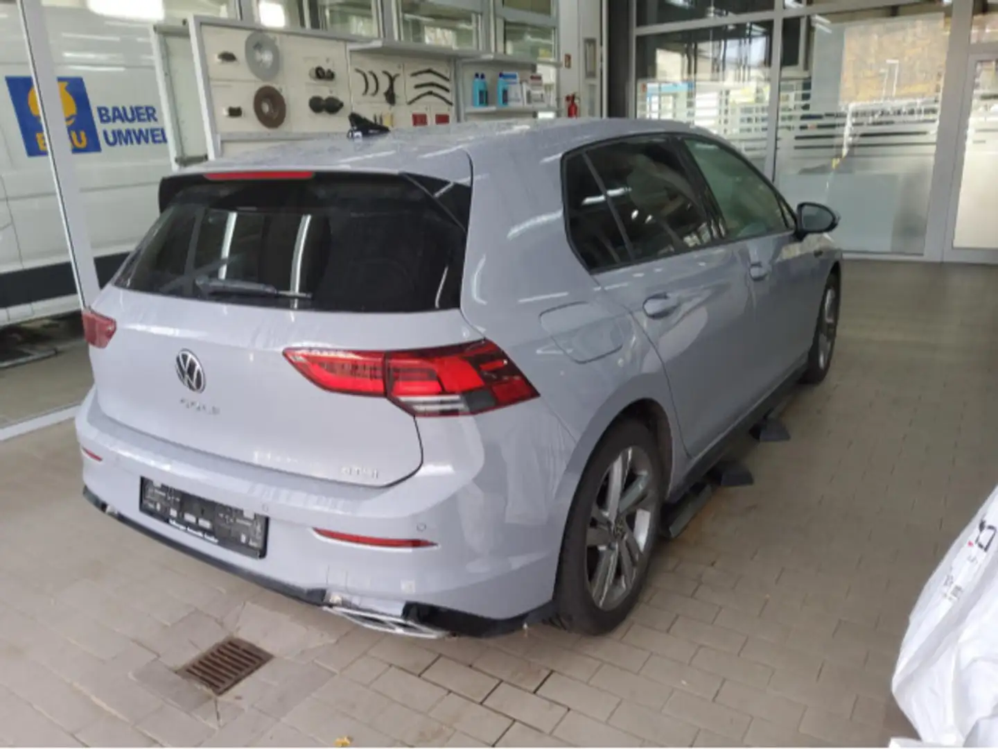 Volkswagen Golf R-Line 1,5 l eTSI DSG Navi Spurwechselassis Grau - 2