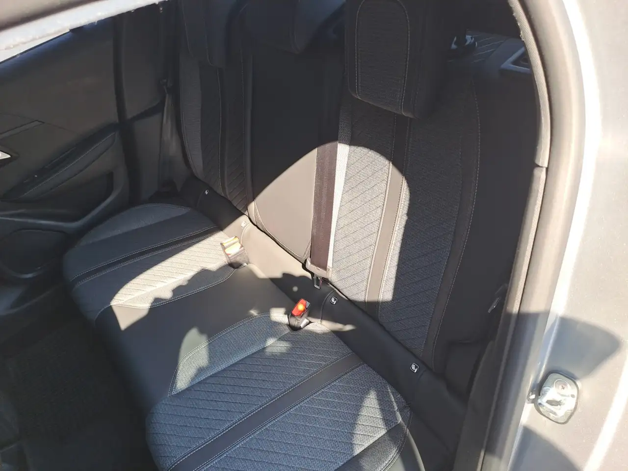 Peugeot 208 PureTech 100 Stop&Start 5 porte Allure, миниатюра 11