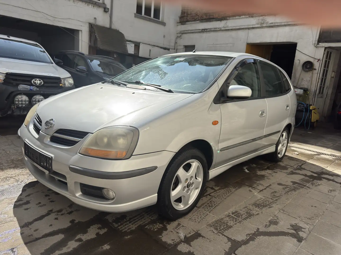 Nissan Almera Tino CVT Comfort - 1