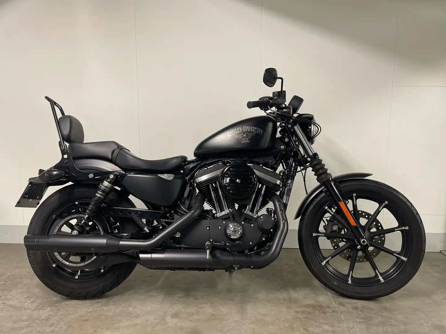 Harley-Davidson Sportster Cruiser XL883N IRON Negru - 1