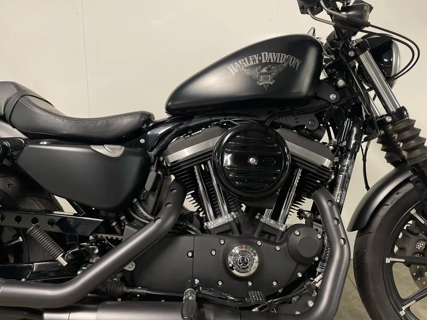 Harley-Davidson Sportster Cruiser XL883N IRON Negru - 2