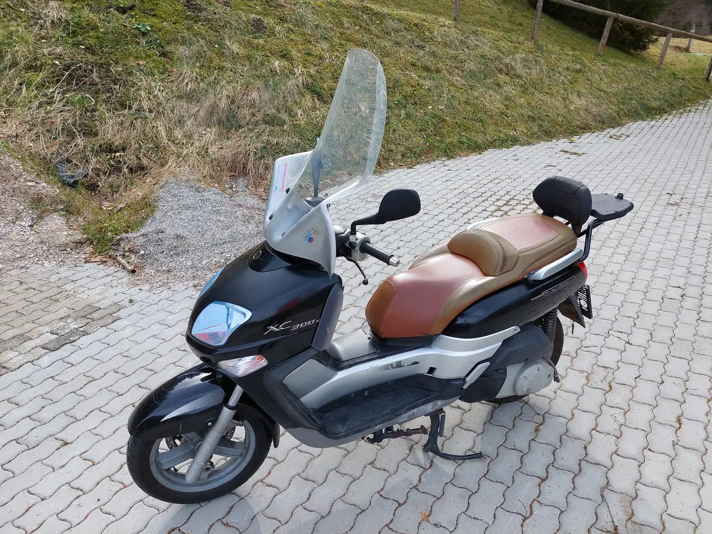 Yamaha Versity 300 Zwart - 2