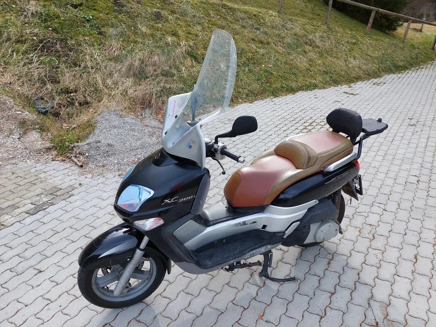 Yamaha Versity 300 Negro - 2