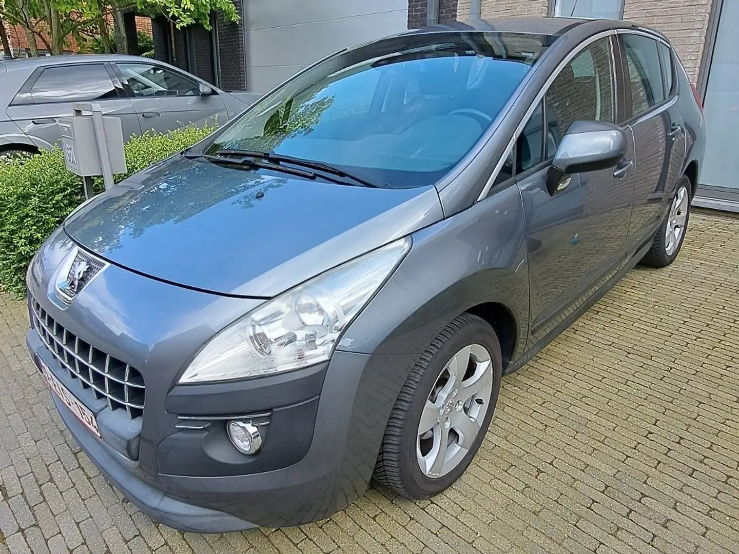 Peugeot 3008 120 VTi Premium Grijs - 1