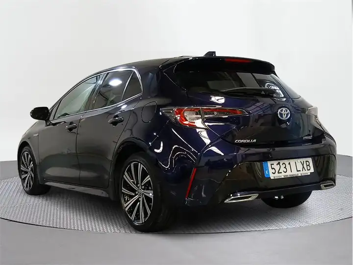 Toyota Auris 2022, foto 2