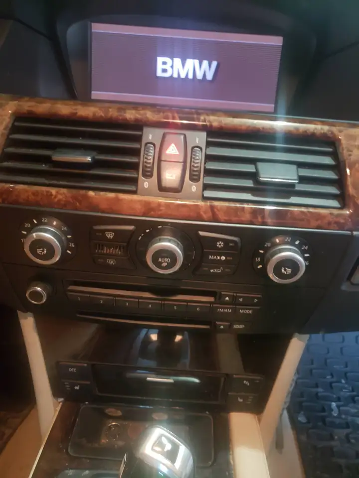 BMW 5 Series снимка BMW 5 Series