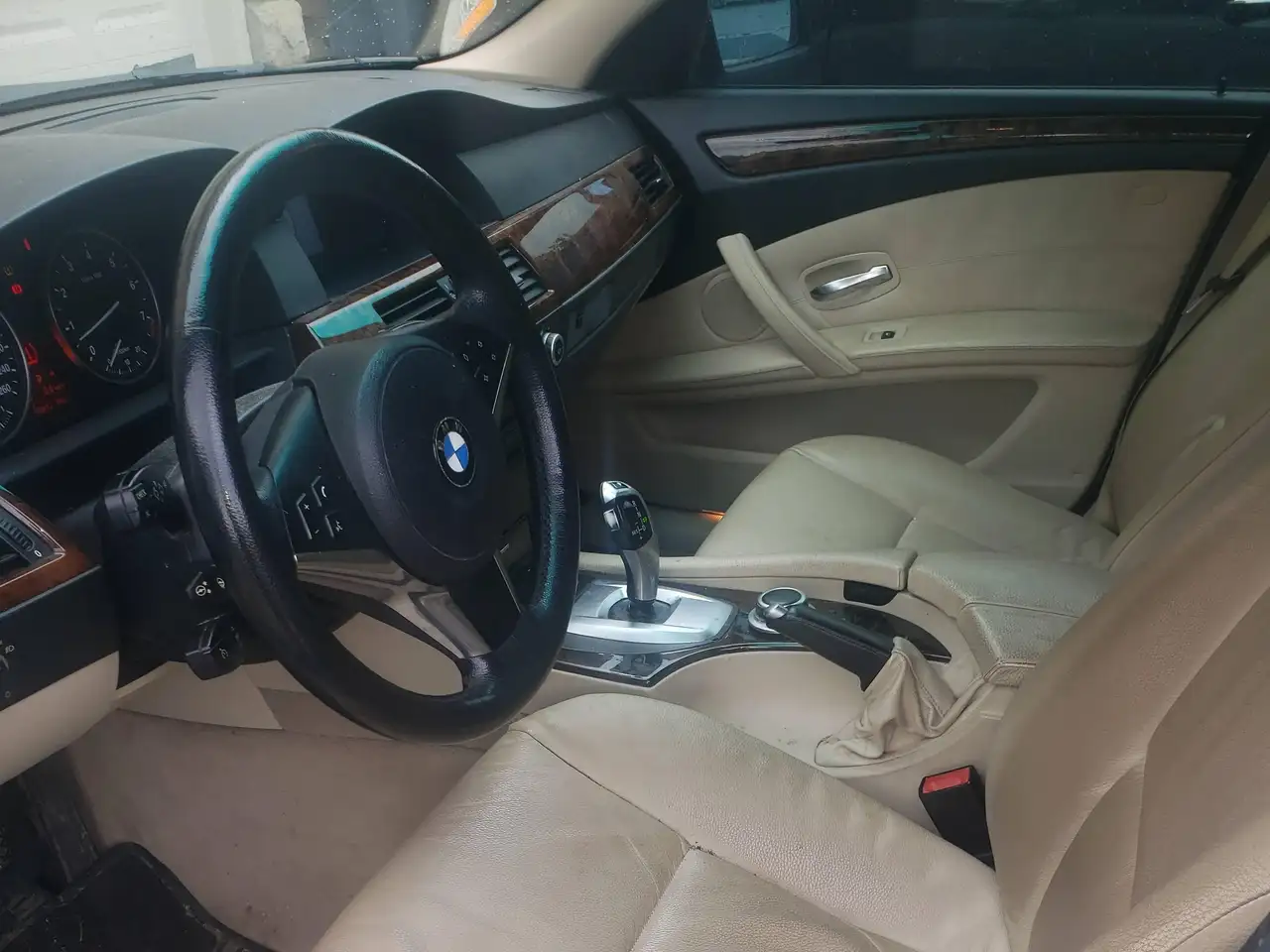 BMW 5 Series снимка BMW 5 Series