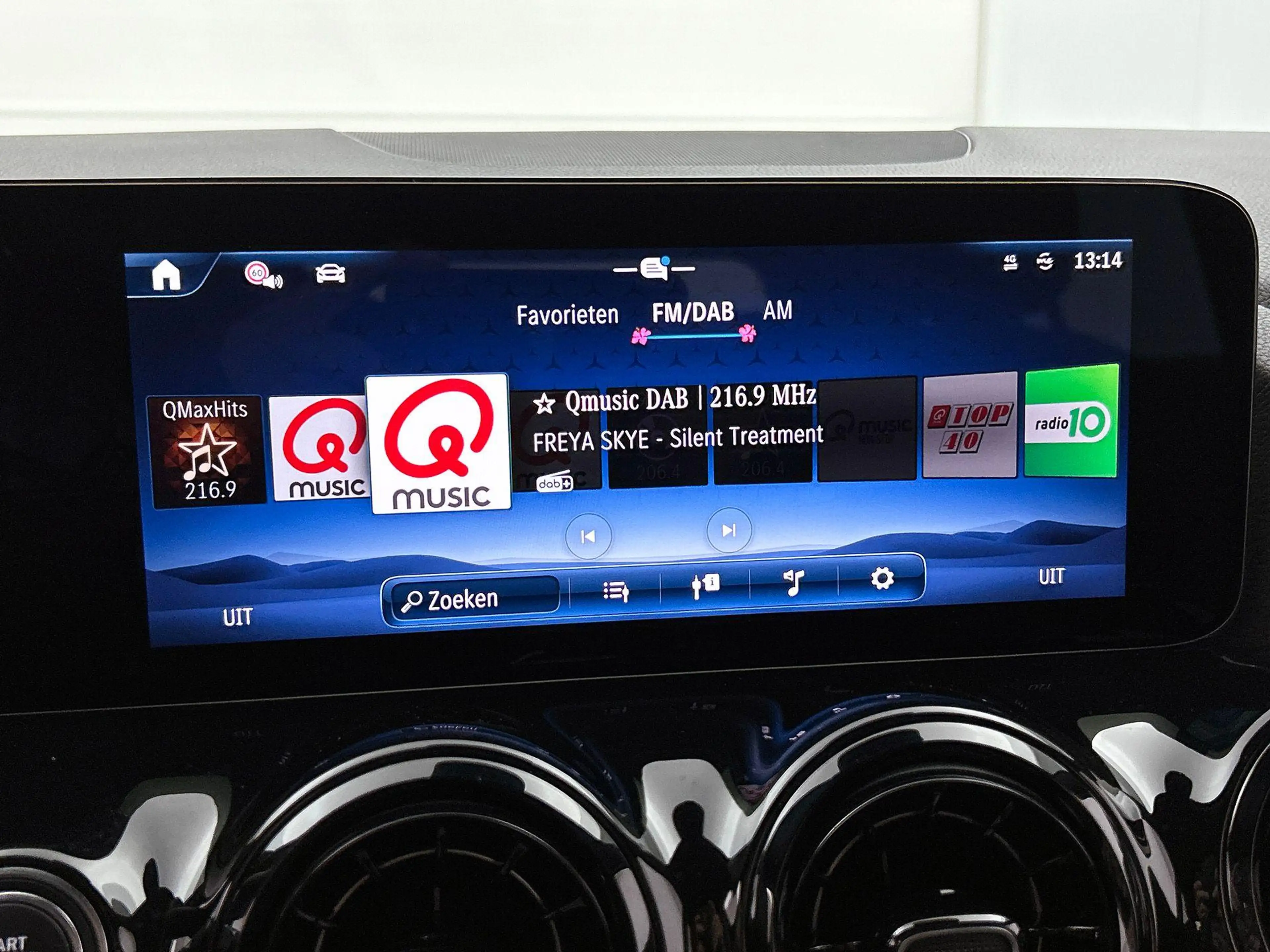 Mercedes-Benz GLA 180 GLA Essential Line — photo 14