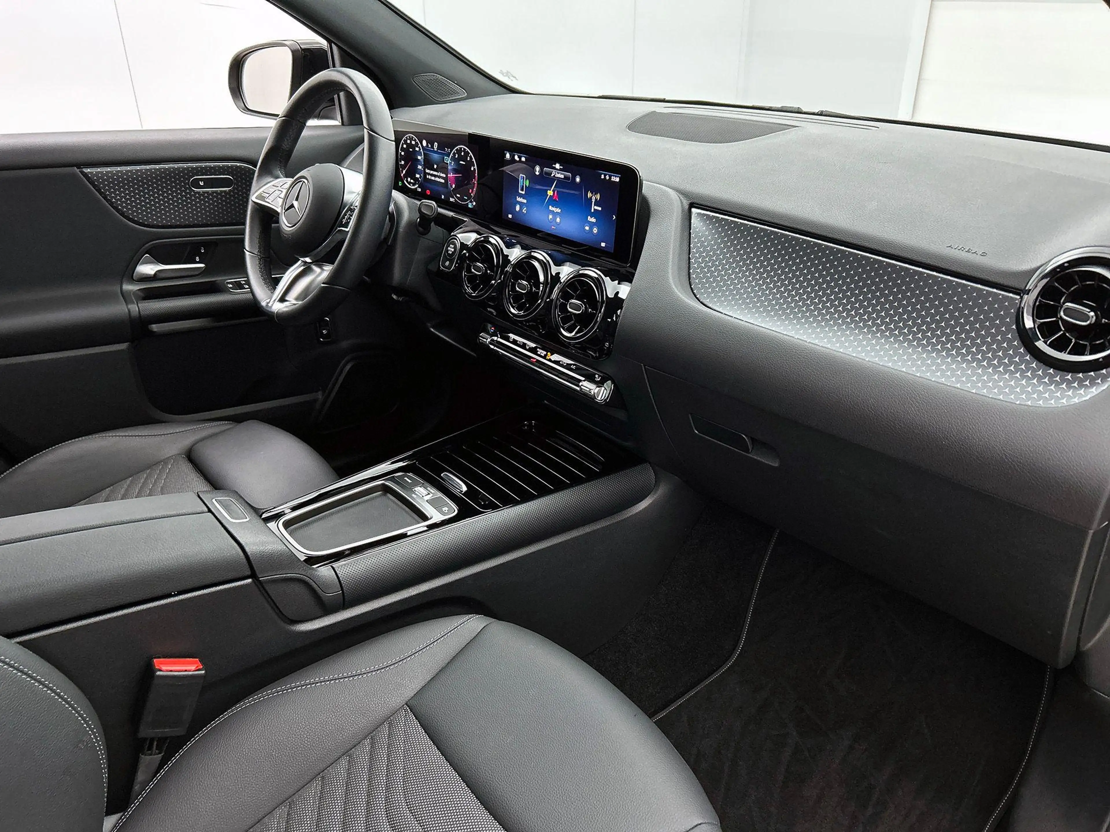Mercedes-Benz GLA 180 GLA Essential Line — photo 9