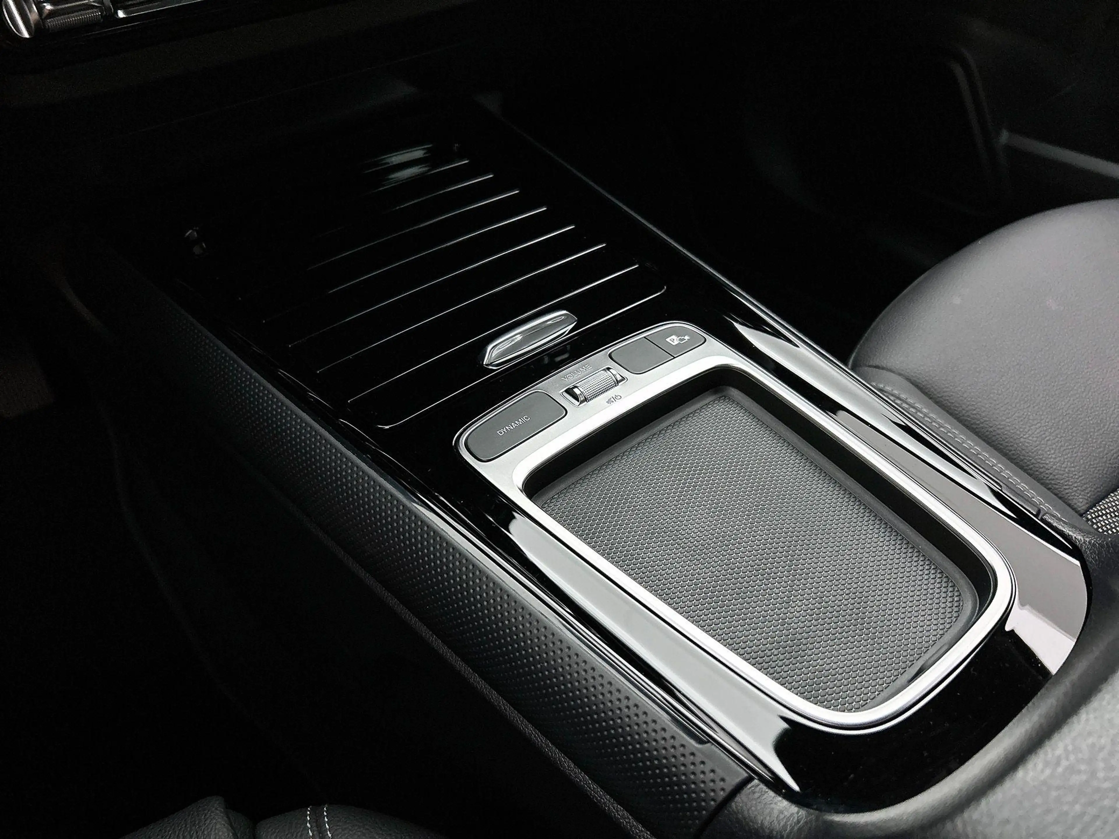 Mercedes-Benz GLA 180 GLA Essential Line — photo 10