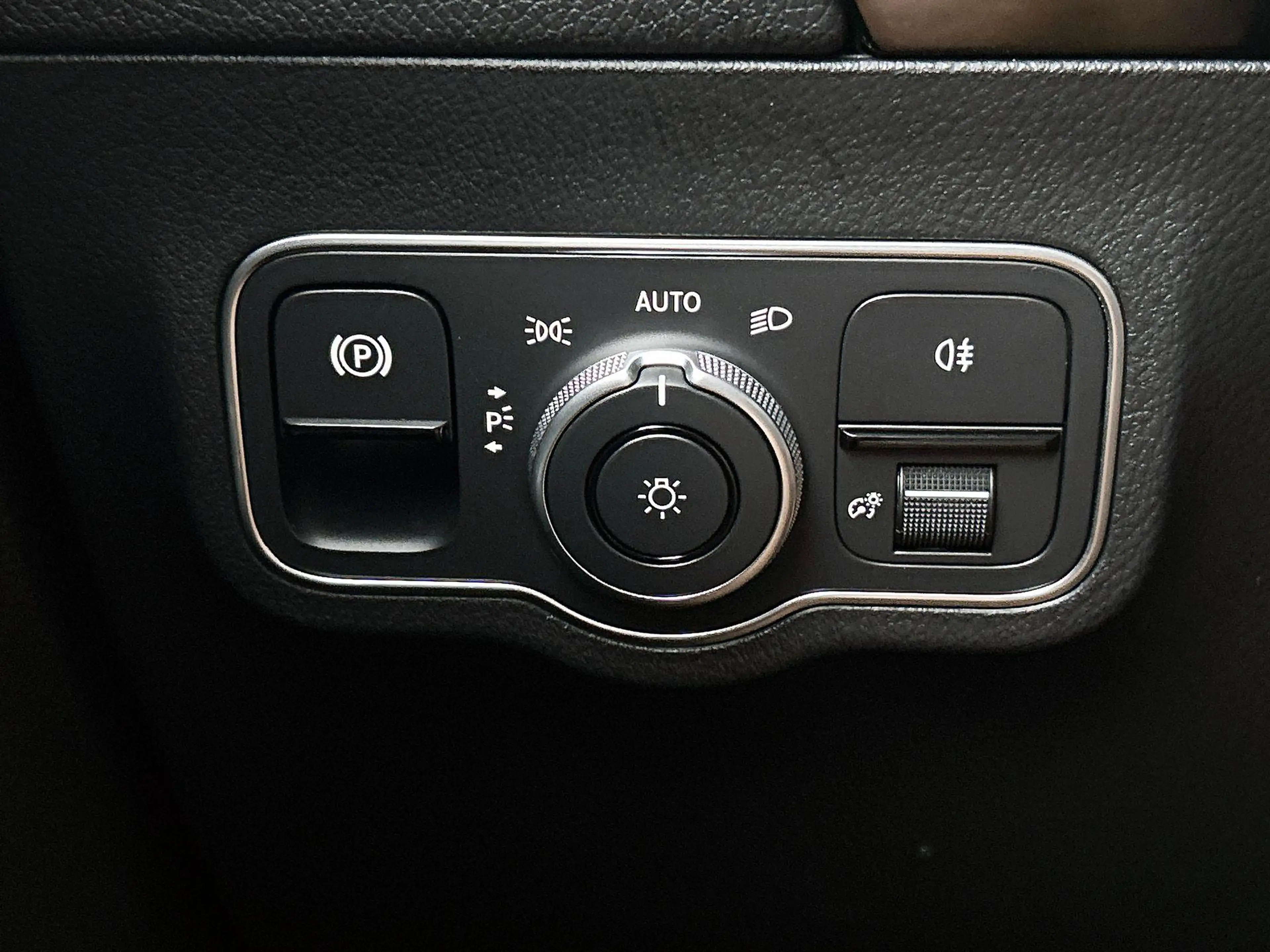 Mercedes-Benz GLA 180 GLA Essential Line — photo 12