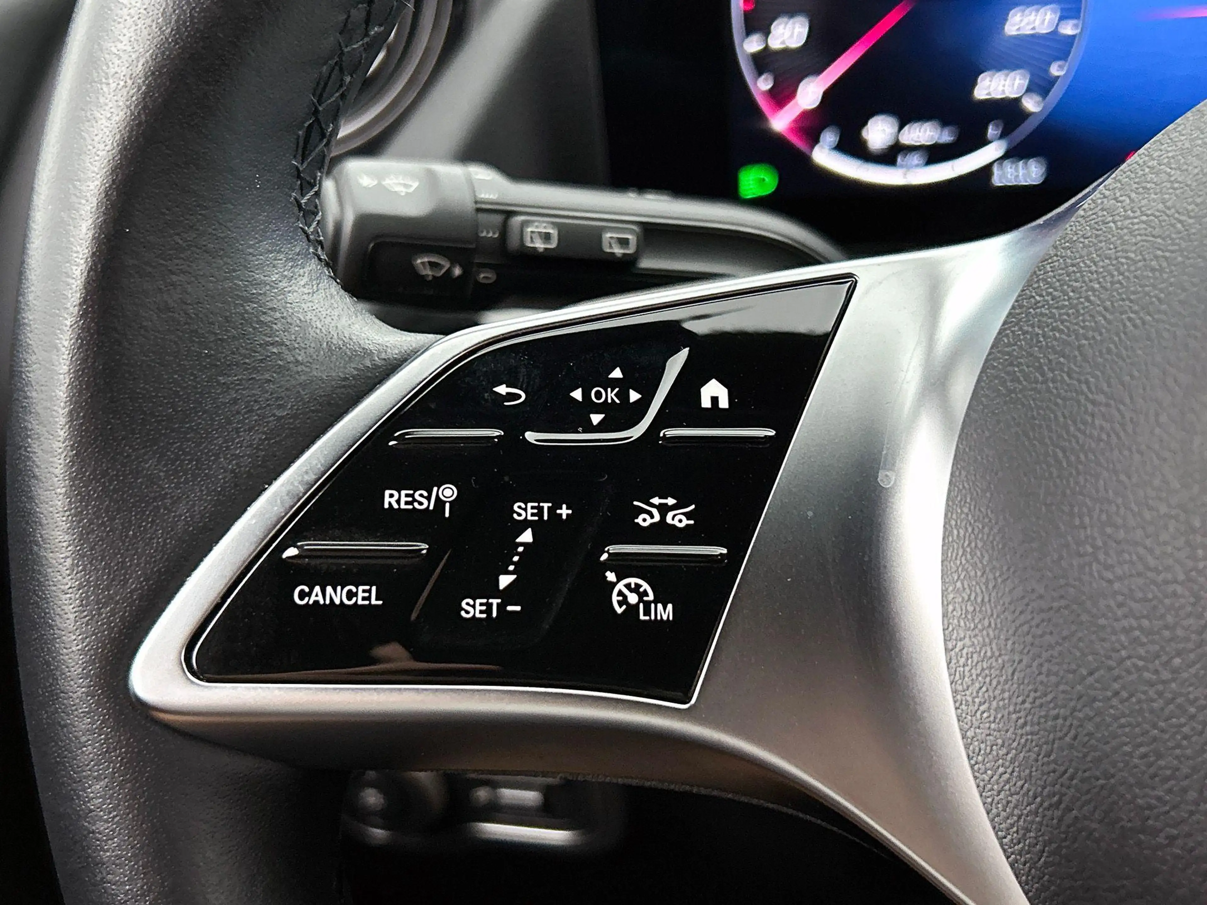 Mercedes-Benz GLA 180 GLA Essential Line — photo 13