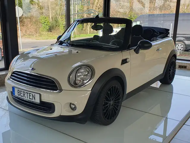 MINI One Cabrio PDC hinten, SHZ, Klima, Alus, Allwetterreifen