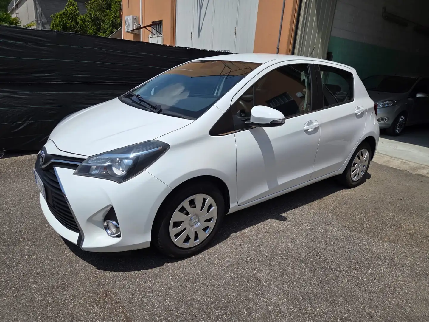 Toyota Yaris 1000 benzina lounge unica propietaria - 2