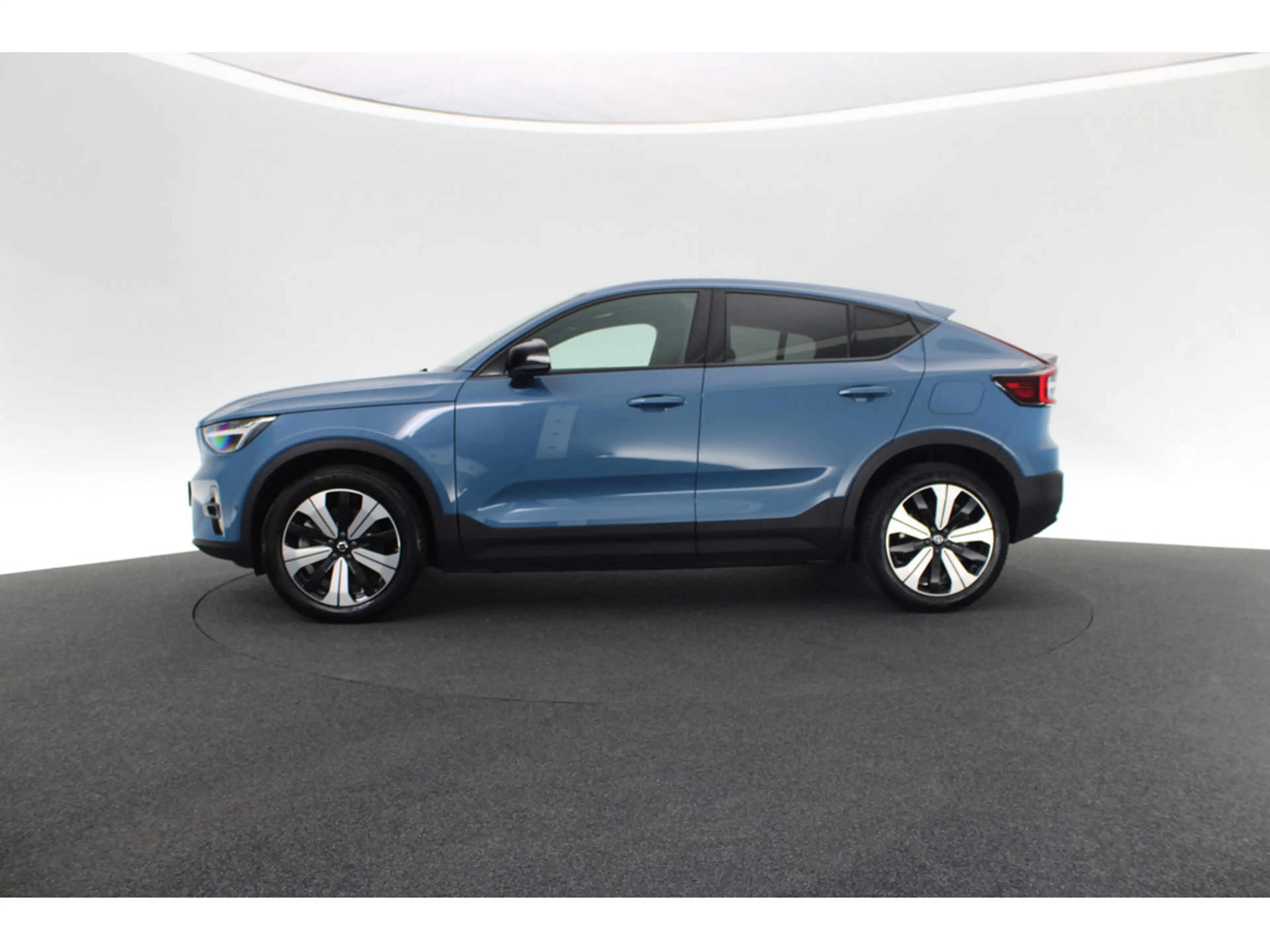 Volvo C40 Ultimate Recharge Pure Electric 2WD PANO — photo 2