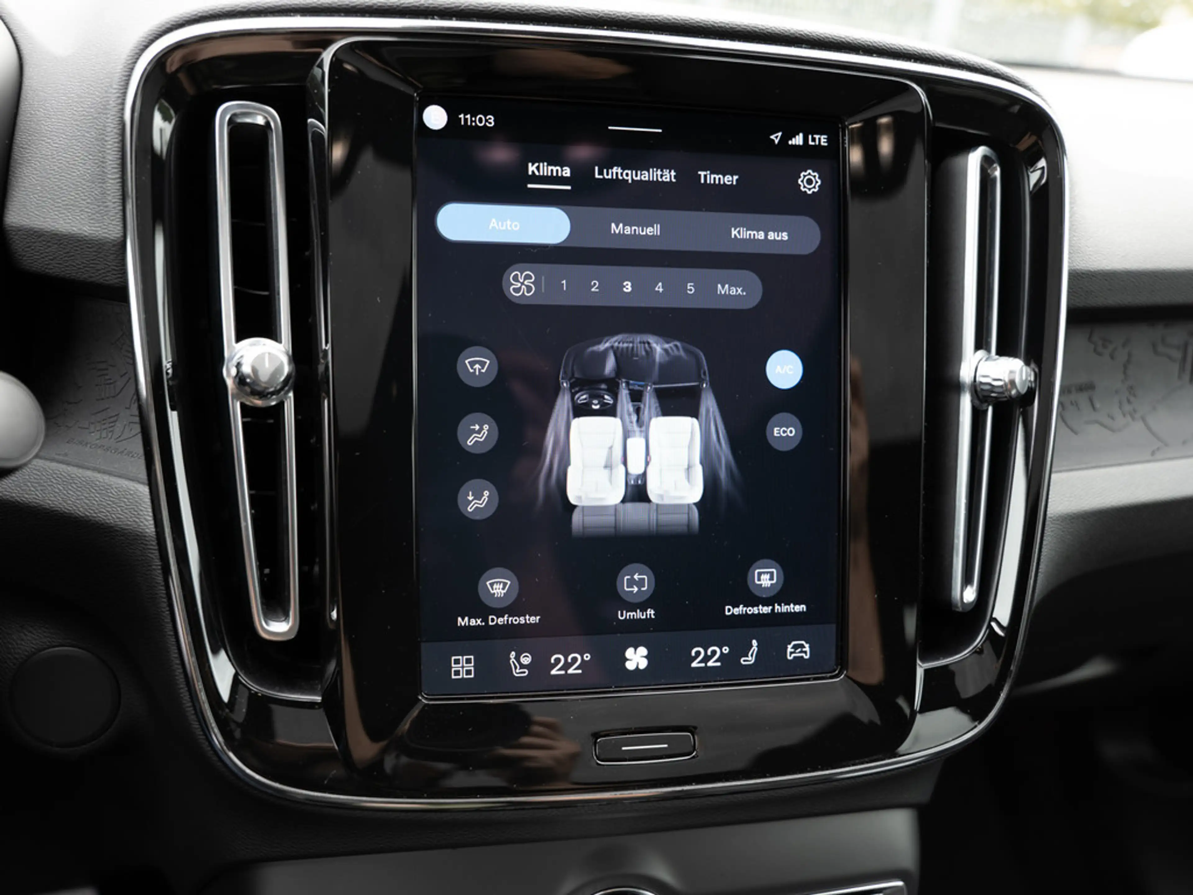 Volvo C40 Ultimate Recharge Pure Electric 2WD PANO — photo 38