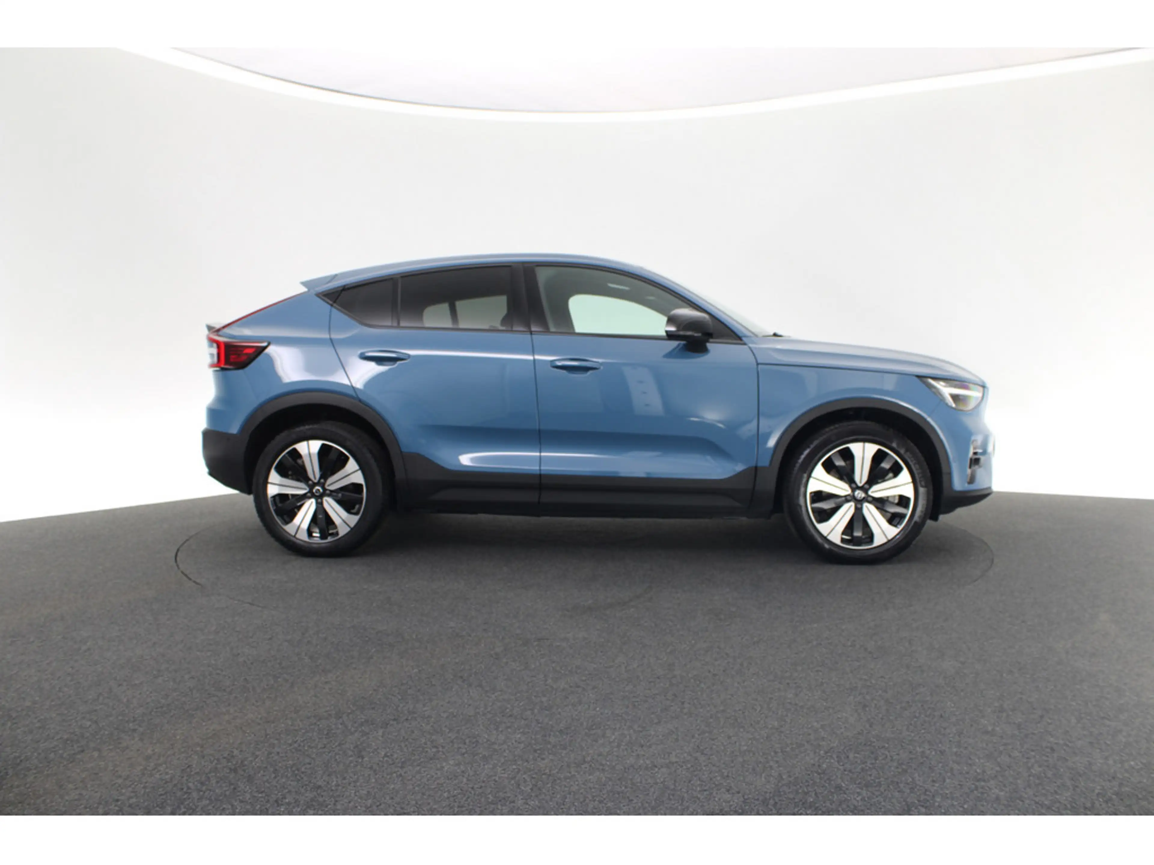 Volvo C40 Ultimate Recharge Pure Electric 2WD PANO — photo 8