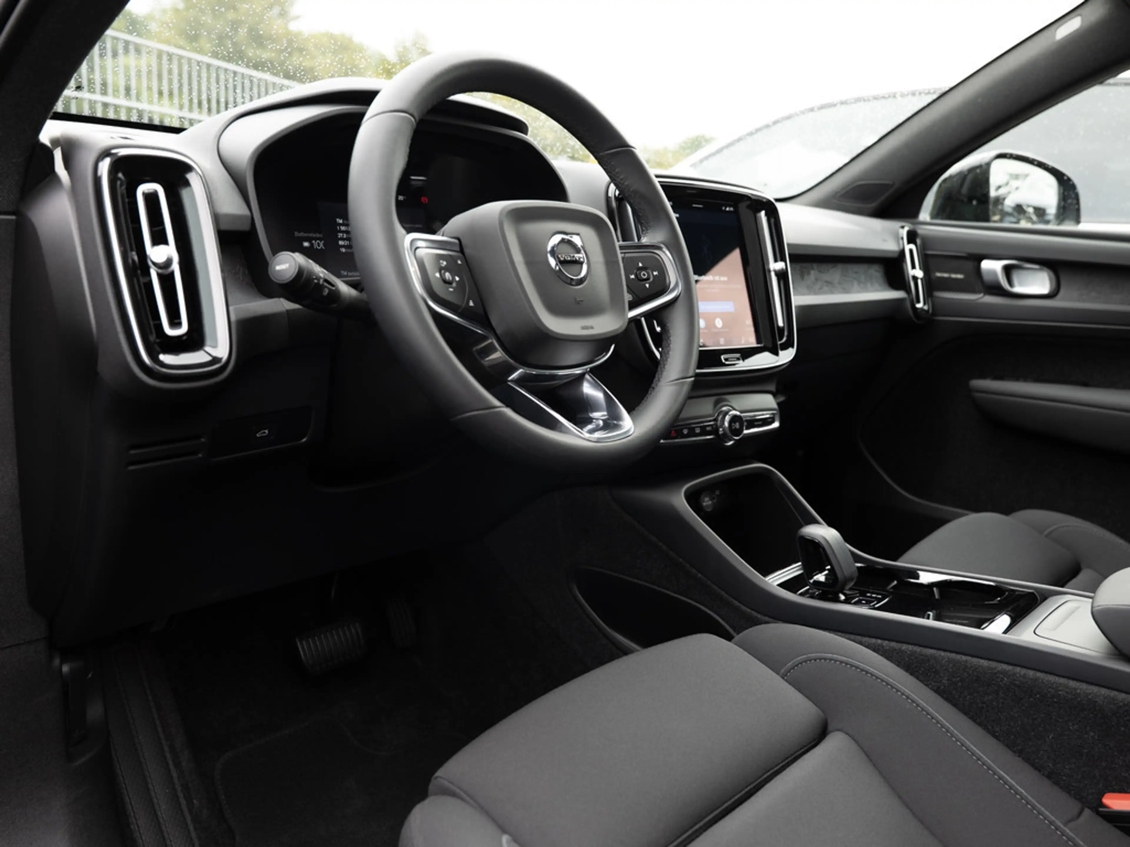 Volvo C40 Ultimate Recharge Pure Electric 2WD PANO — photo 45