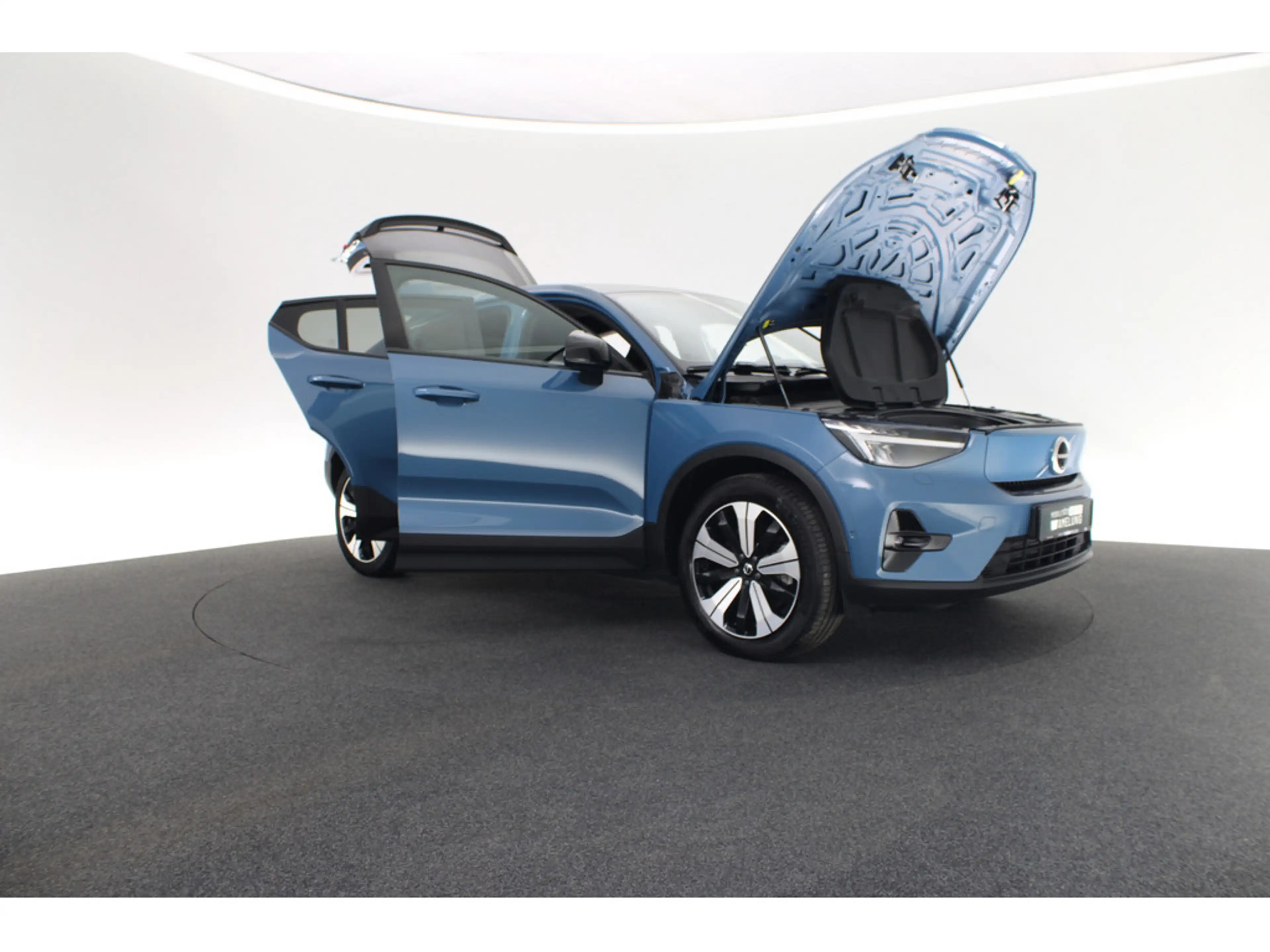 Volvo C40 Ultimate Recharge Pure Electric 2WD PANO — photo 21