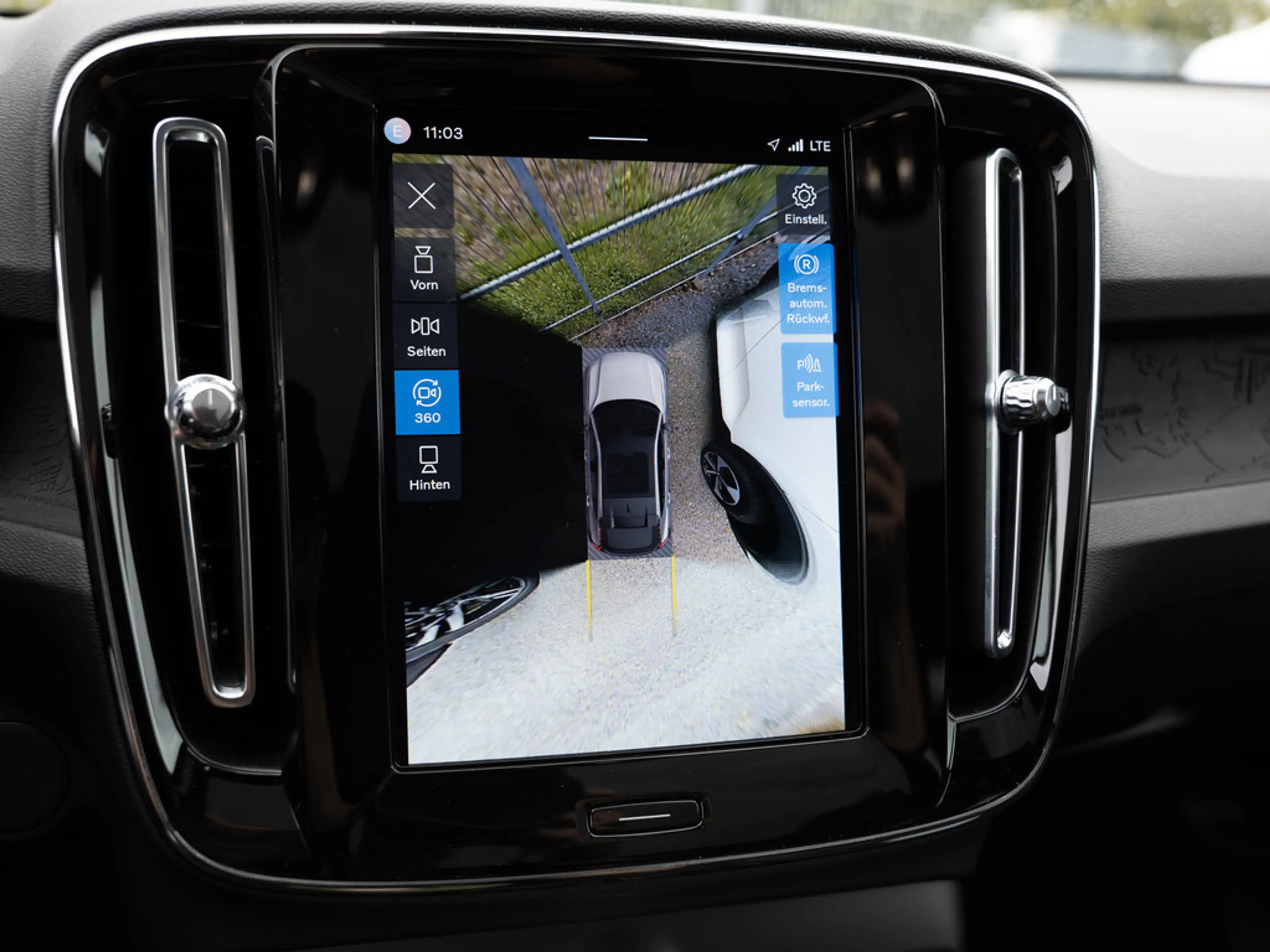 Volvo C40 Ultimate Recharge Pure Electric 2WD PANO — photo 39