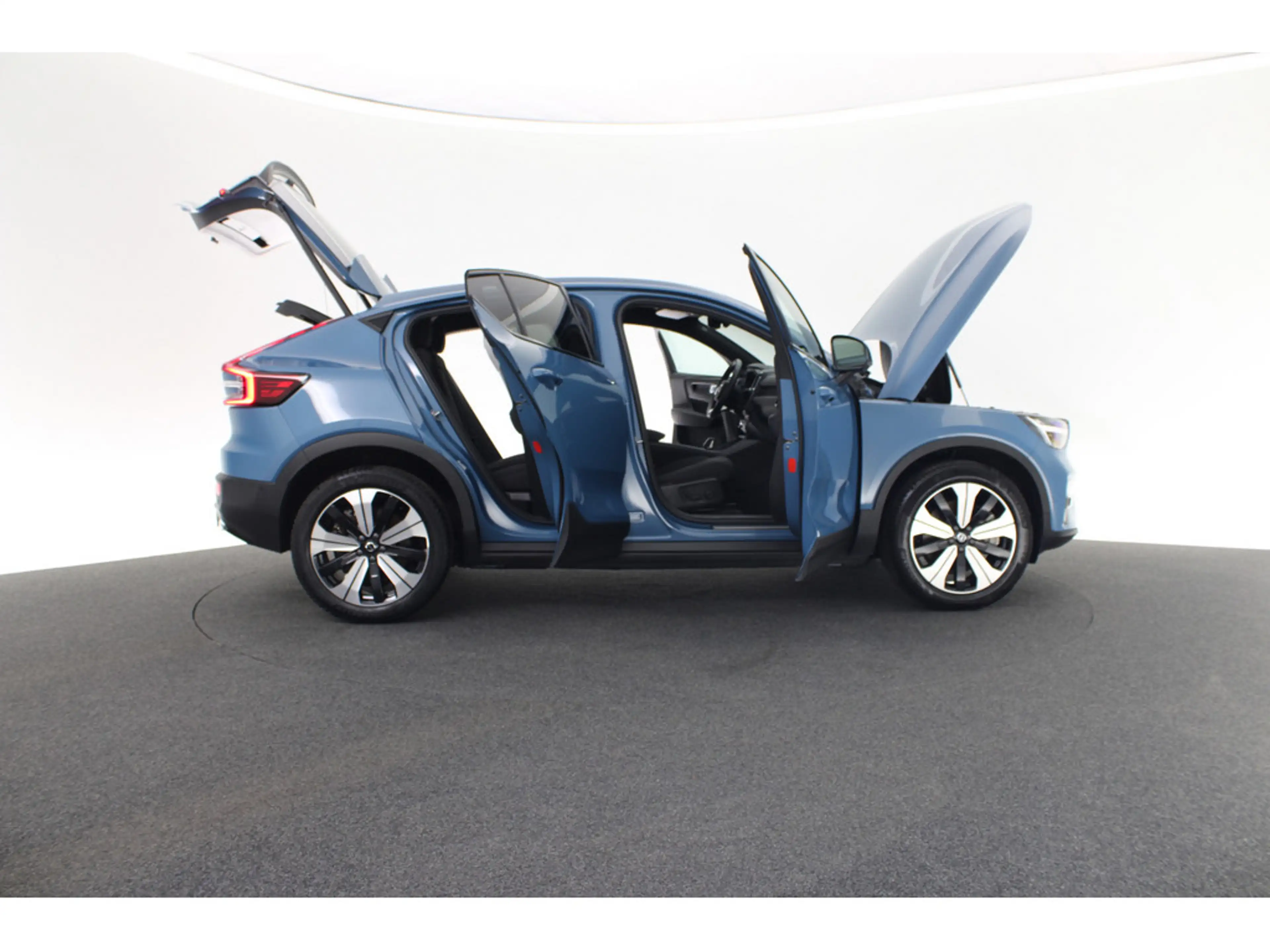 Volvo C40 Ultimate Recharge Pure Electric 2WD PANO — photo 22
