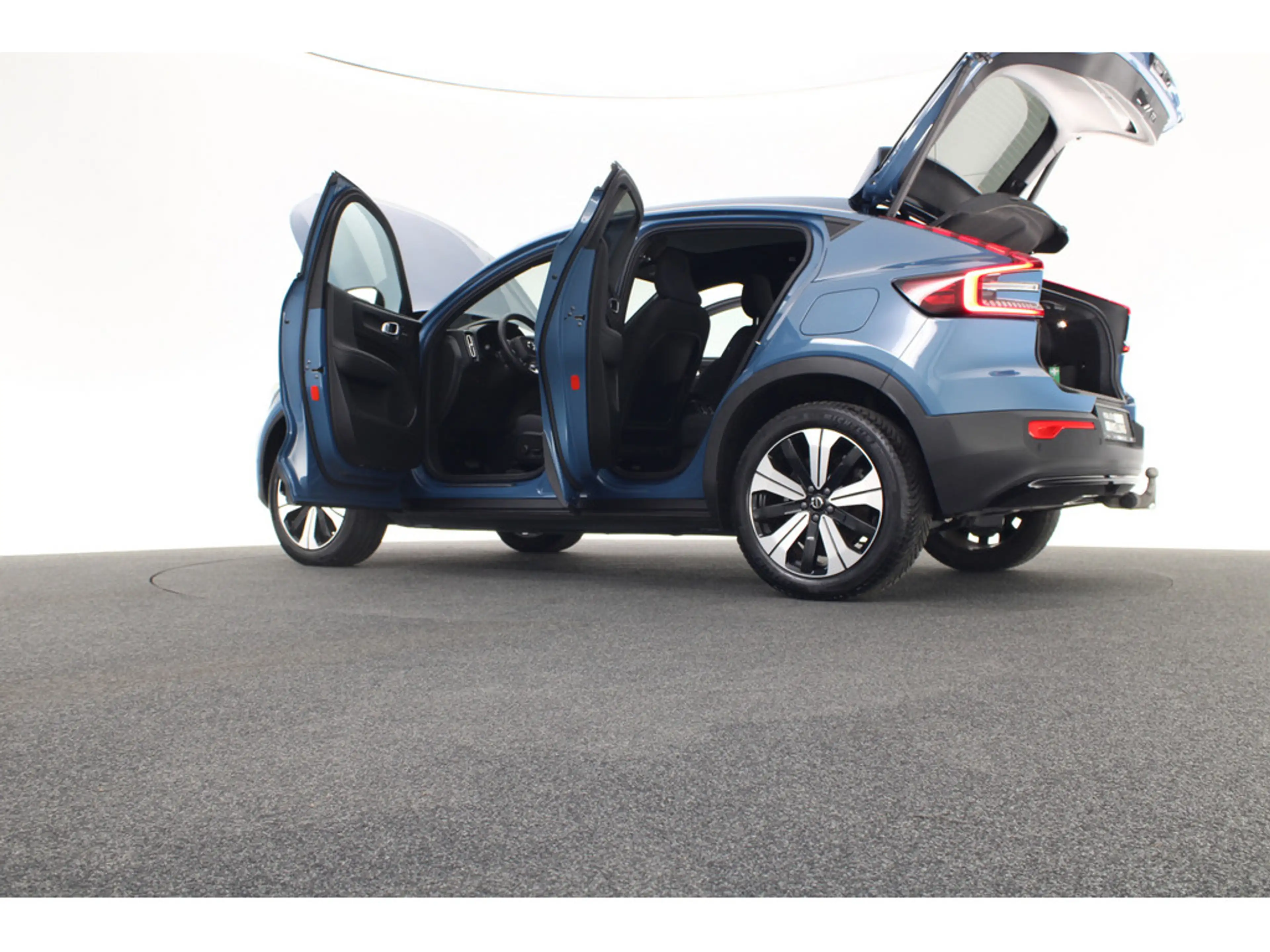Volvo C40 Ultimate Recharge Pure Electric 2WD PANO — photo 19