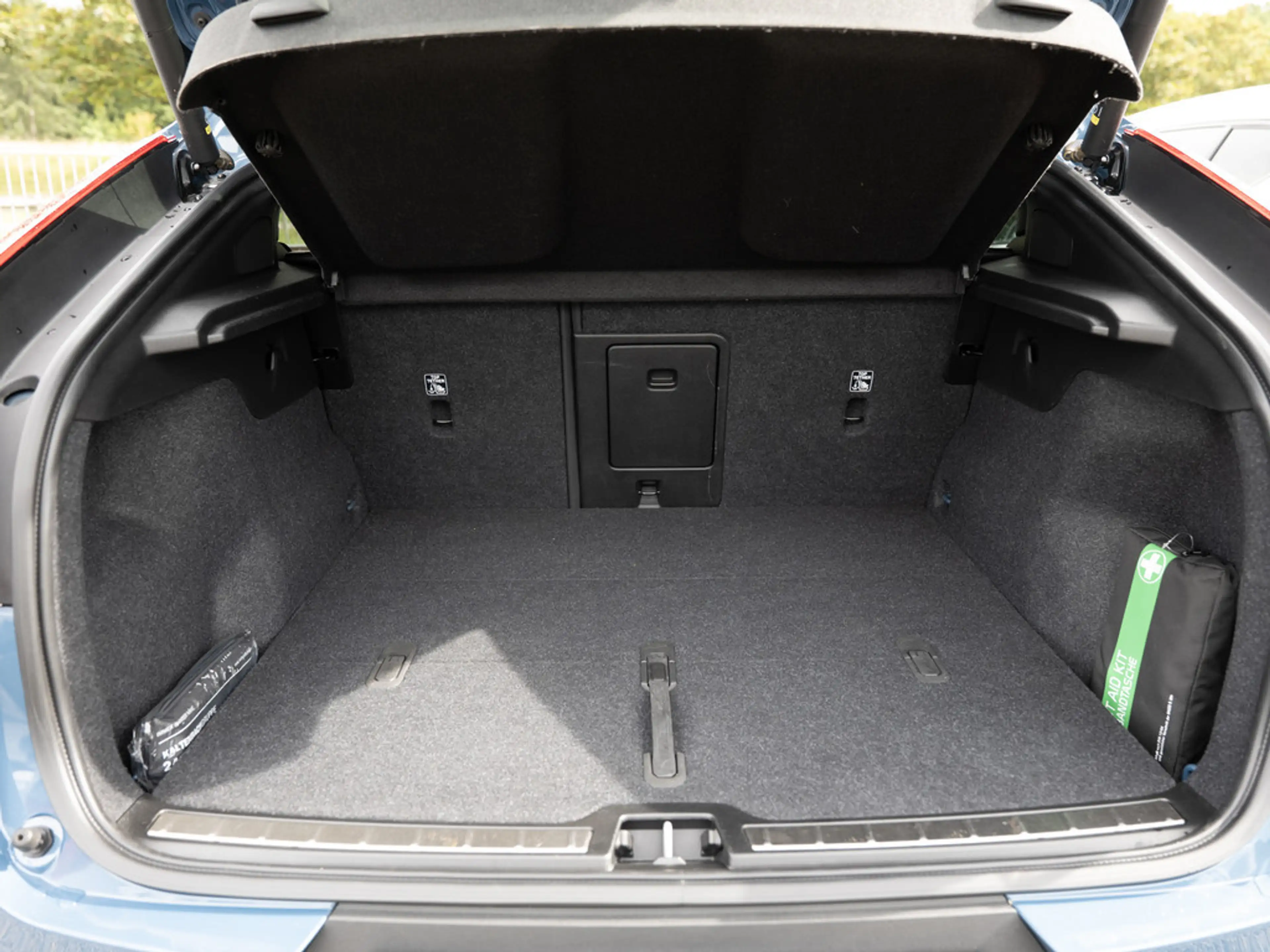 Volvo C40 Ultimate Recharge Pure Electric 2WD PANO — photo 31