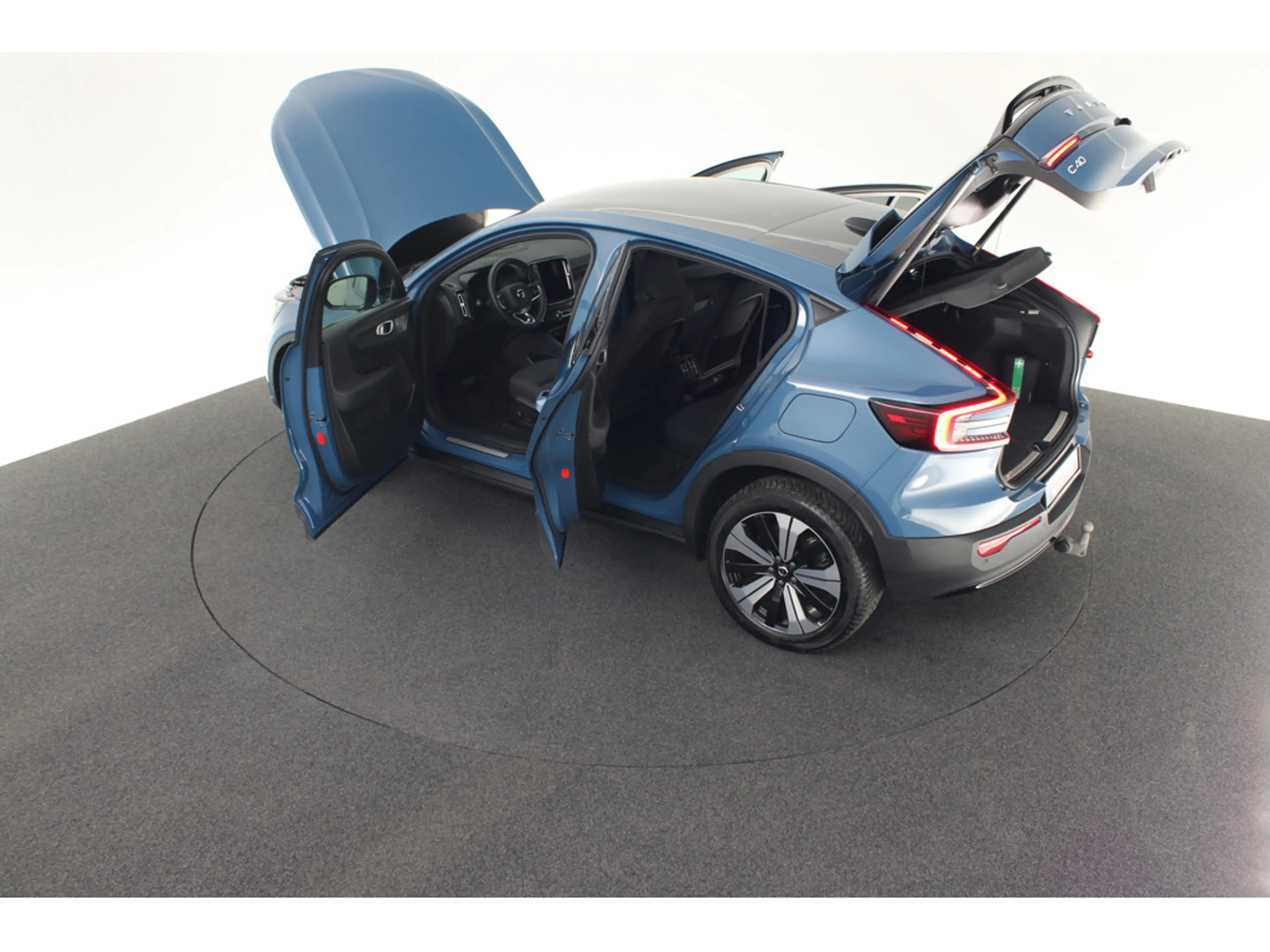 Volvo C40 Ultimate Recharge Pure Electric 2WD PANO — photo 27
