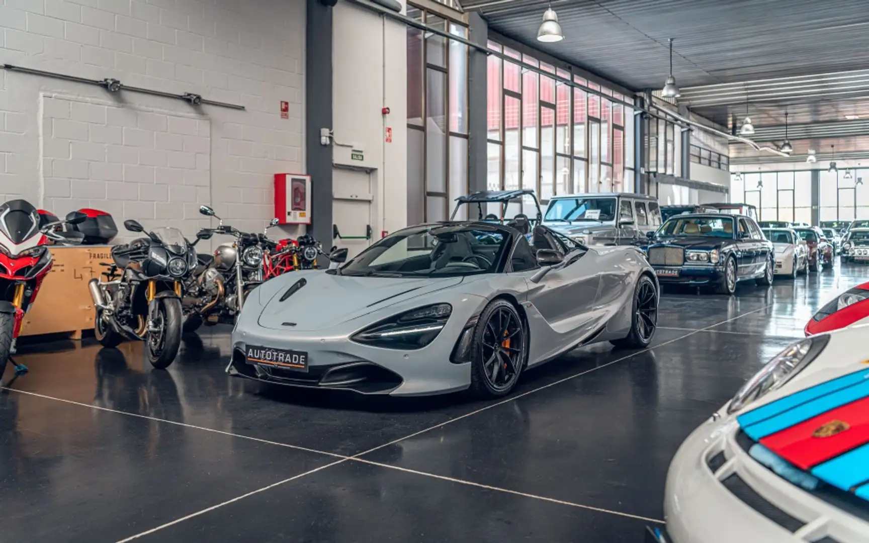 McLaren 720S Spider Plateado - 1