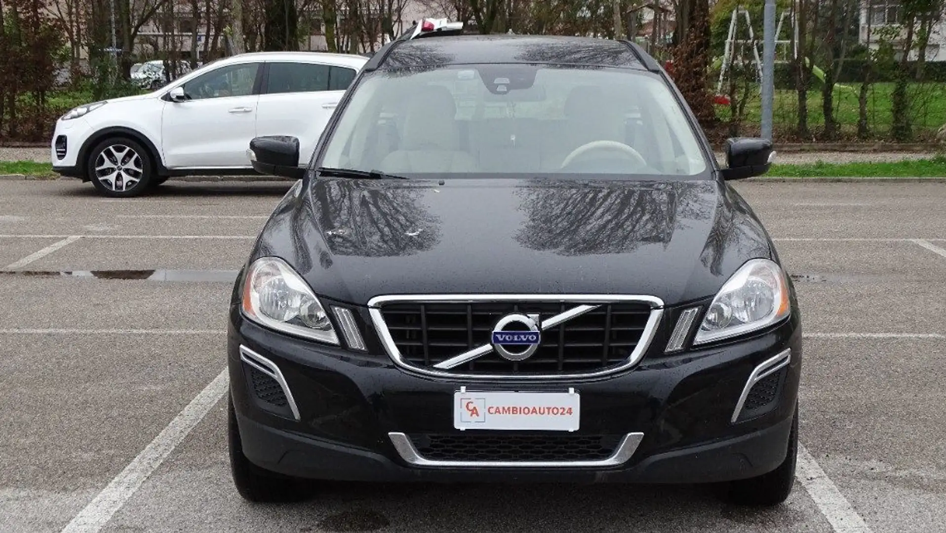 Volvo XC60 D3 2.0 cc Geartronic Momentum, Garanzia Inclusa. Nero - 1