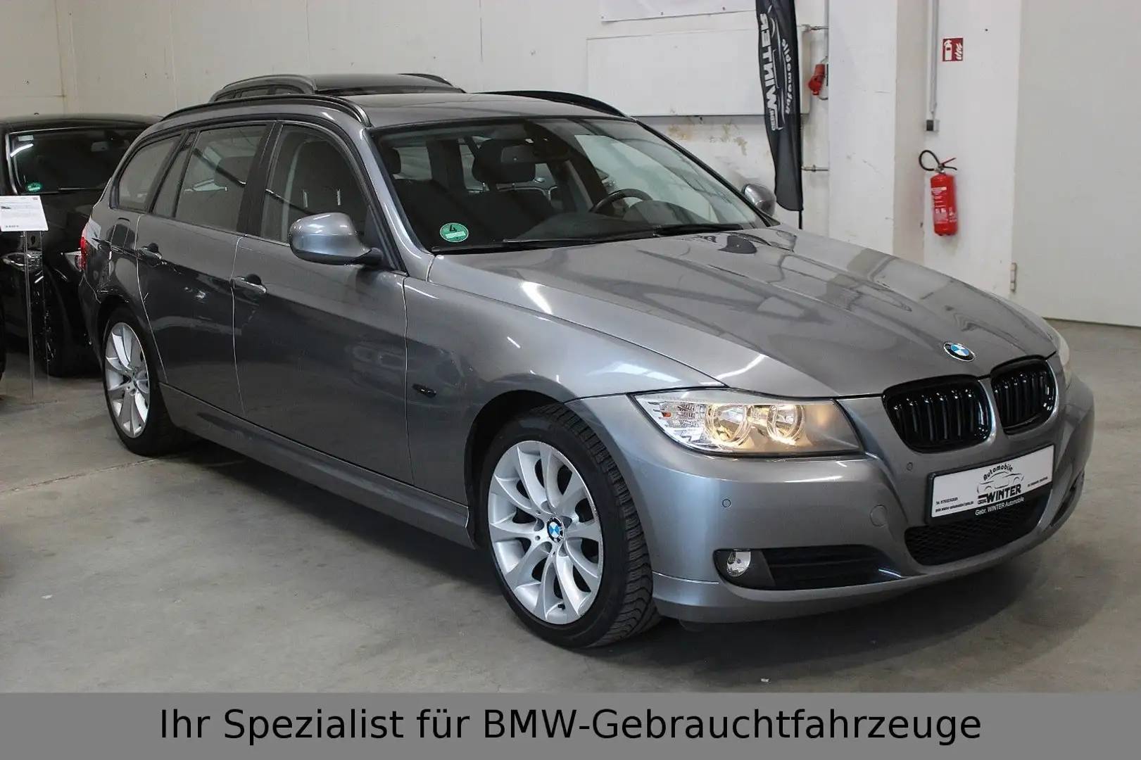 BMW 318 i Touring Facelift Steuerkette Neu*Navi*SHZ Gris - 1