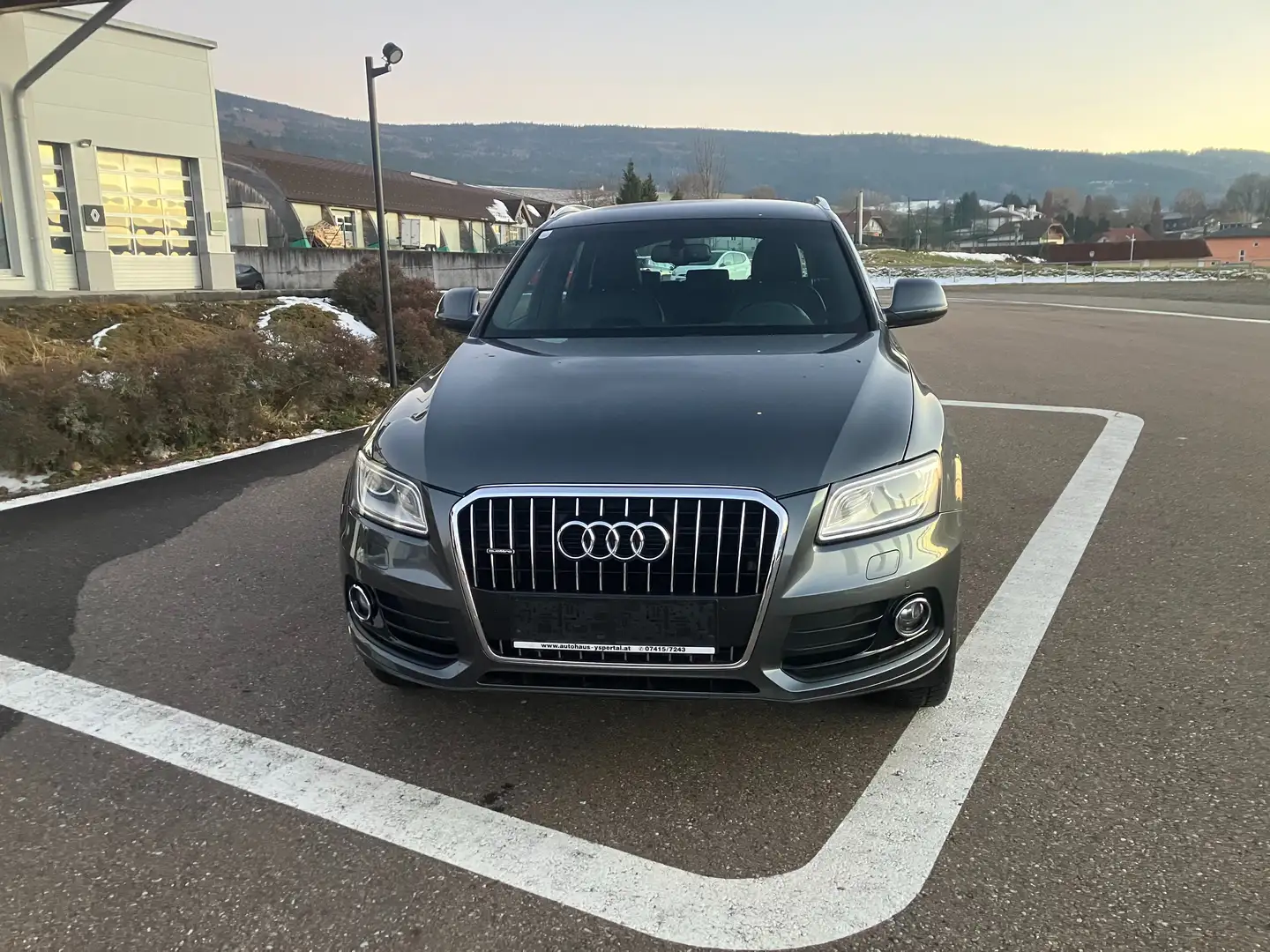 Audi Q5 2.0 TDI 130 kW quattro S-Line Grau - 2
