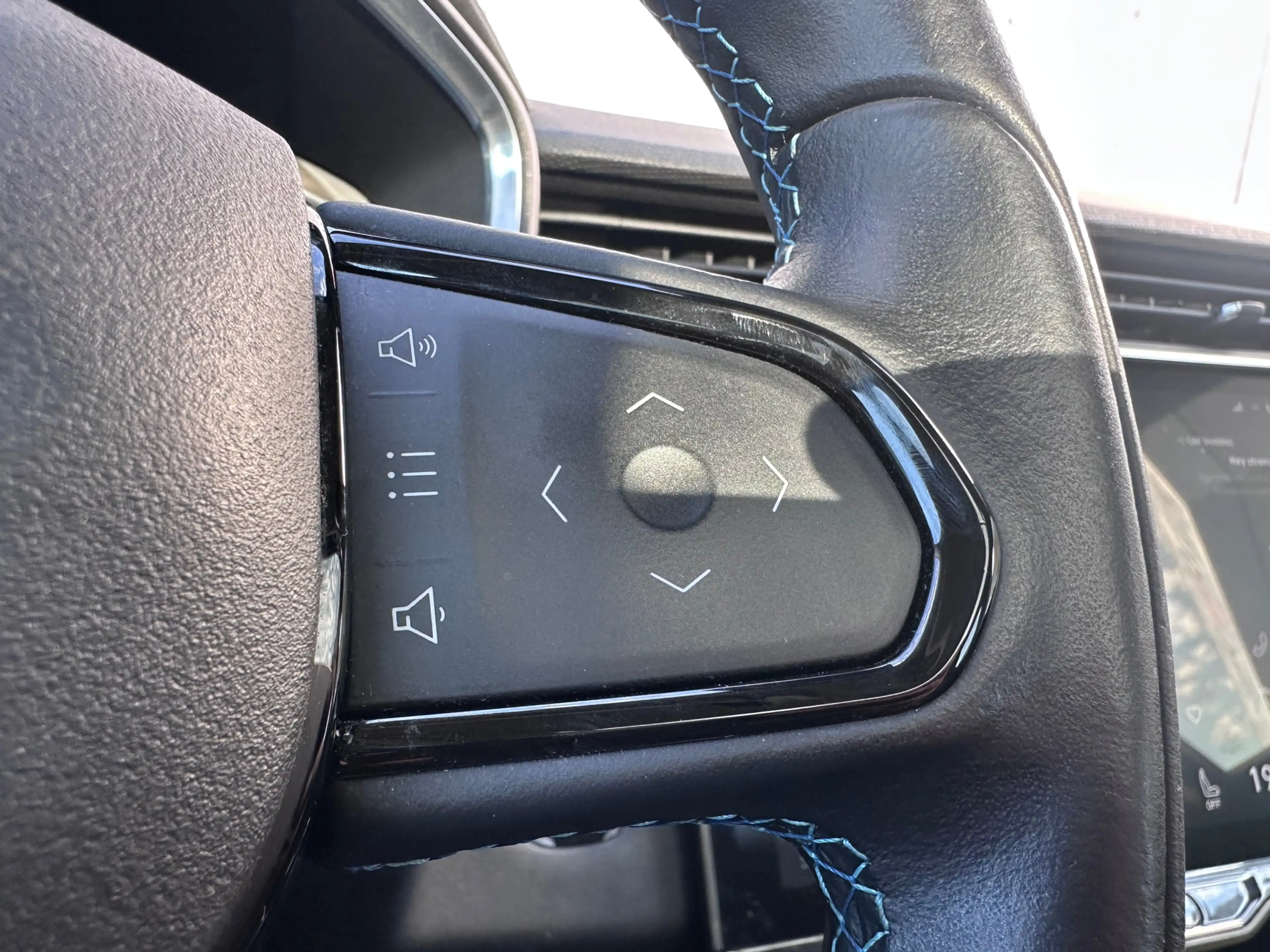 Lynk & Co 01 1.5 PHEV MY22 6,6kWh Zwart FACELIFT SOH 97% PANO 3 — photo 13