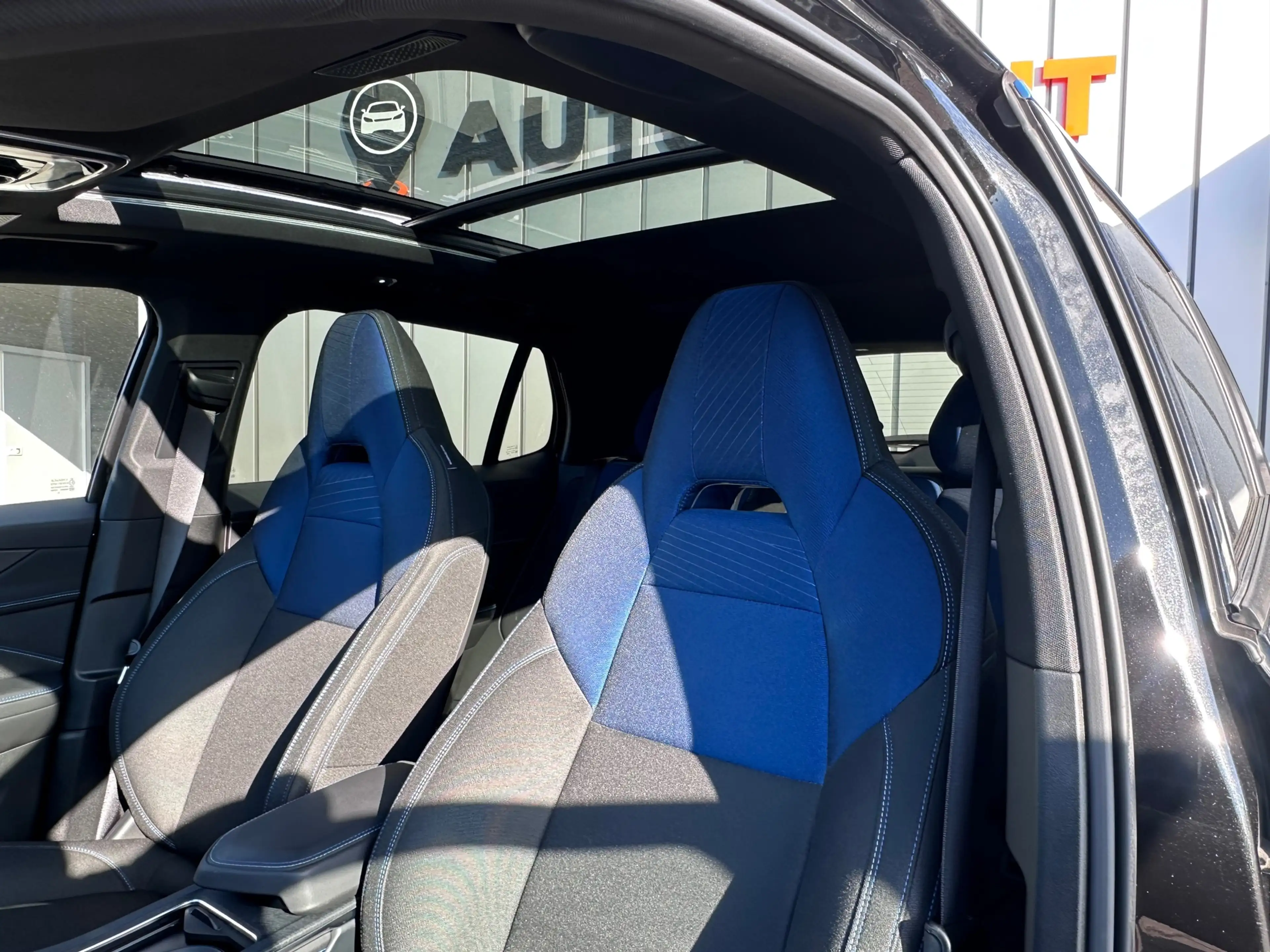 Lynk & Co 01 1.5 PHEV MY22 6,6kWh Zwart FACELIFT SOH 97% PANO 3 — photo 12