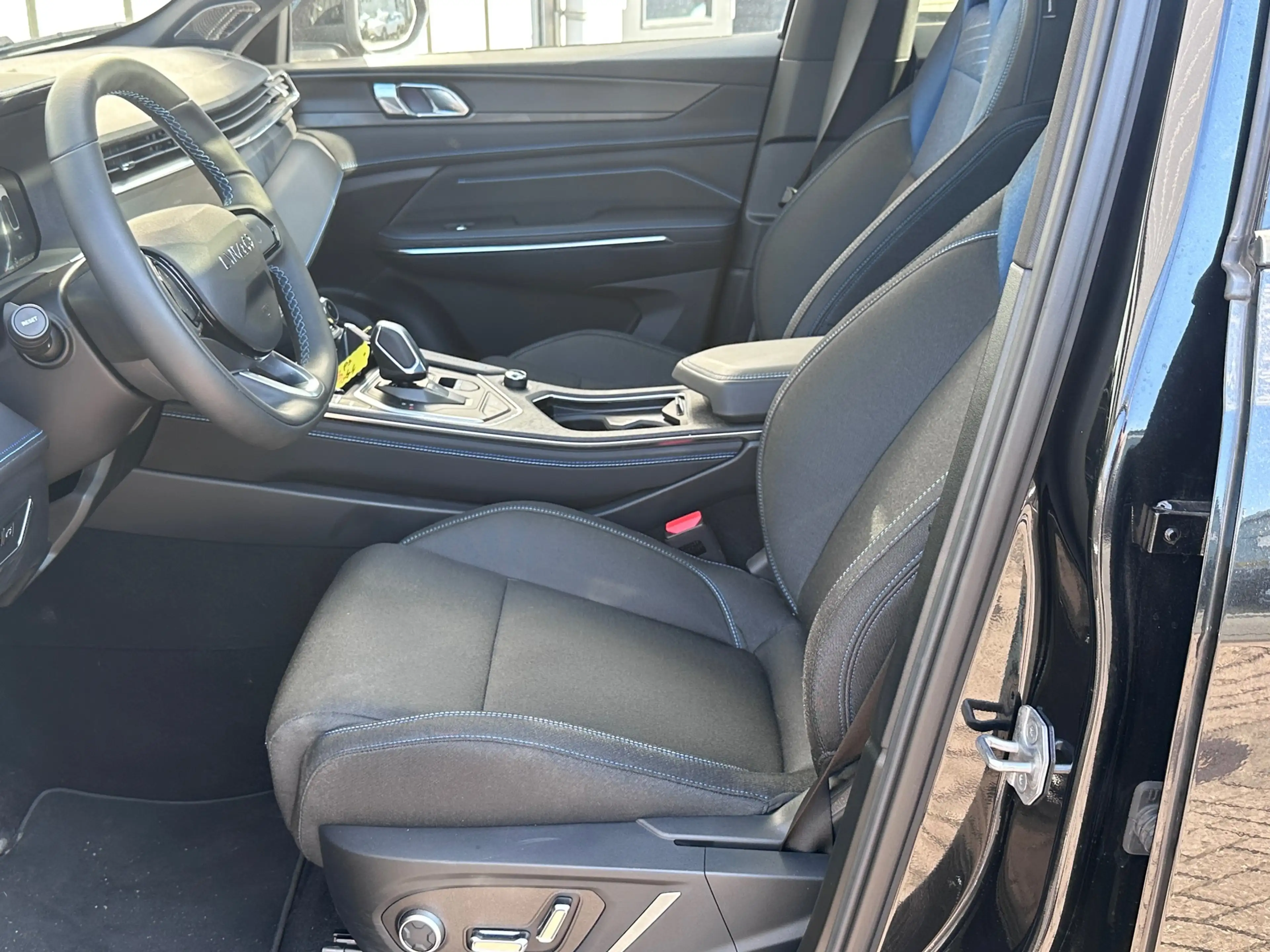 Lynk & Co 01 1.5 PHEV MY22 6,6kWh Zwart FACELIFT SOH 97% PANO 3 — photo 8