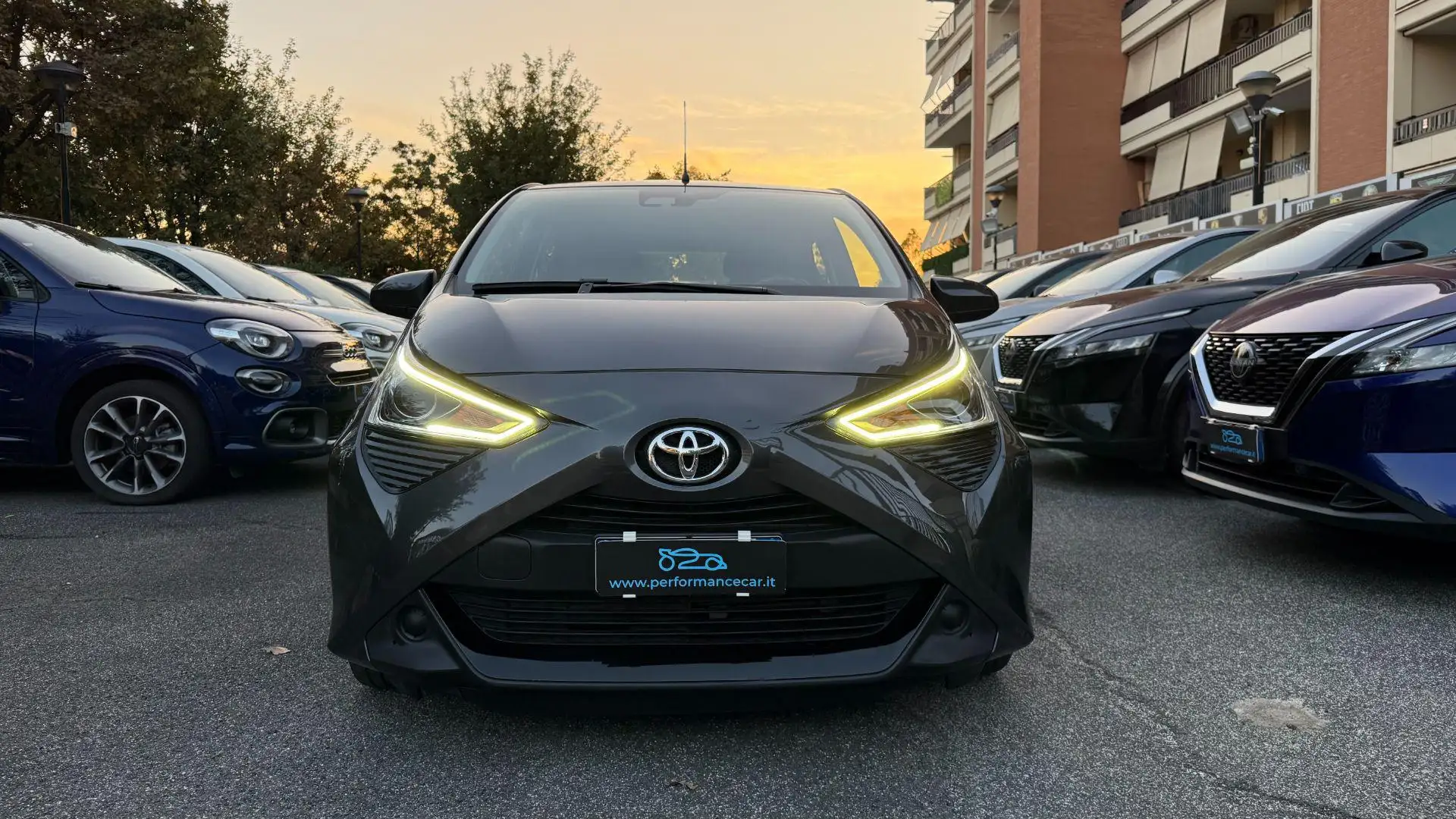 Toyota Aygo CONNECT 1.0 VVT-i 72CV 5P.X-PLAY MMT*24M.G.*R.CAM* Grigio - 2