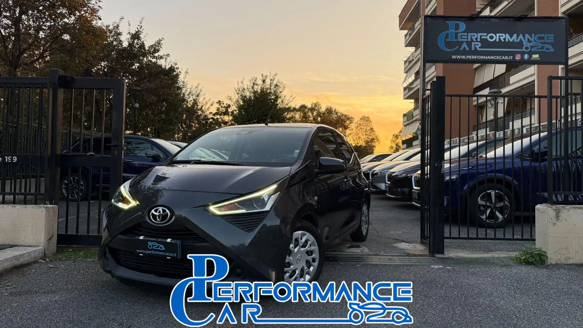 Toyota Aygo CONNECT 1.0 VVT-i 72CV 5P.X-PLAY MMT*24M.G.*R.CAM* Grigio - 1