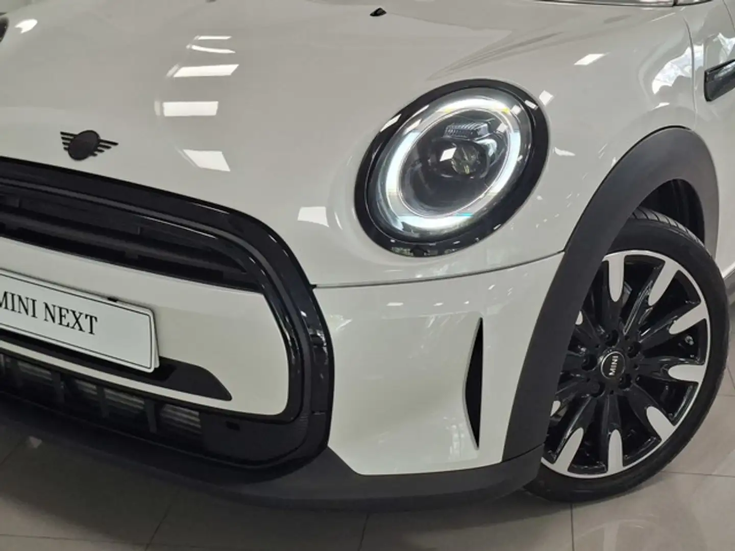MINI Cooper Cabrio Aut. Weiß - 2