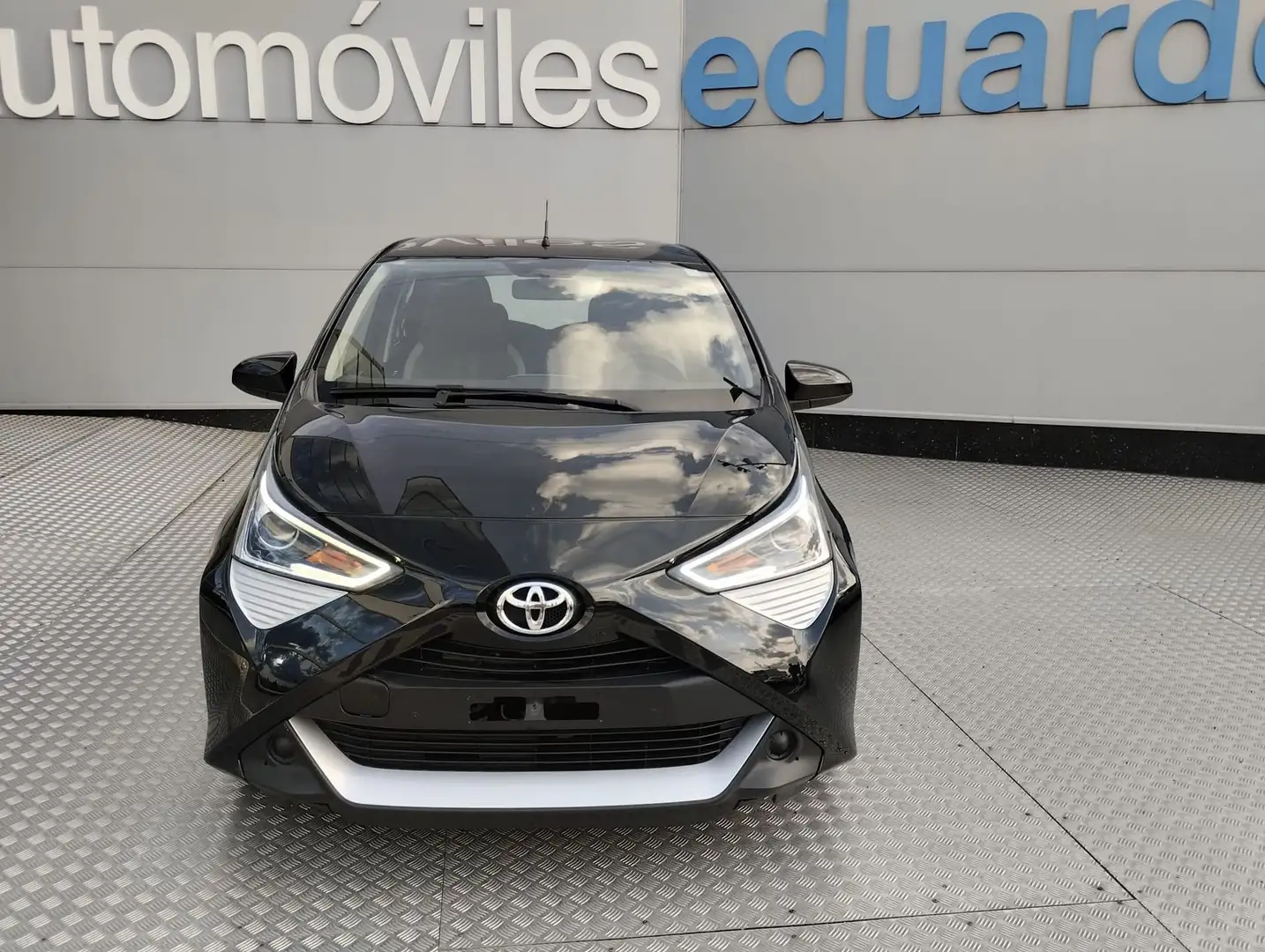 Toyota Aygo 70 x-play Negro - 2