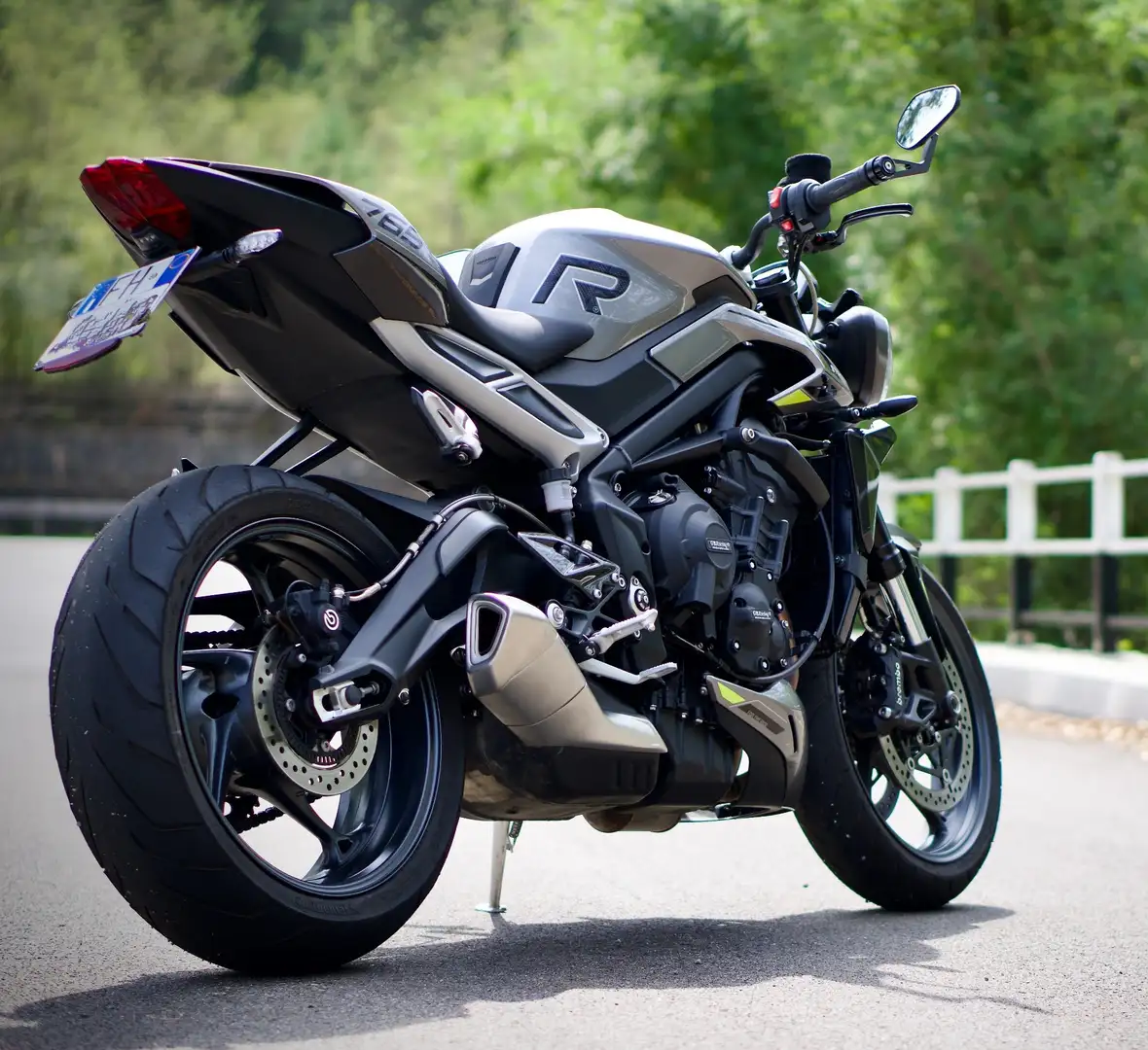 Triumph Street Triple 765 R Grigio - 1