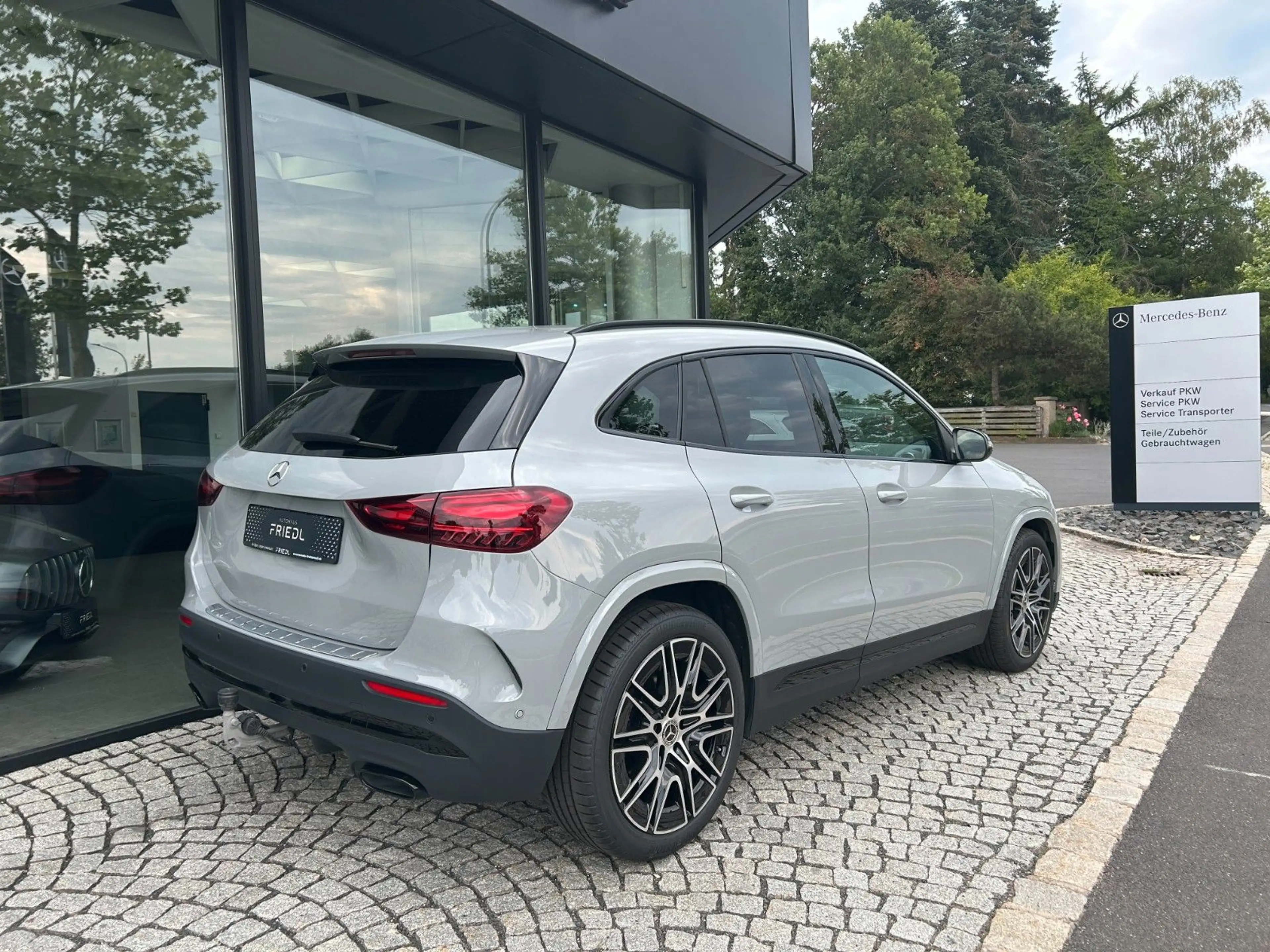 Mercedes-Benz GLA 200 EDITION, AMG, NIGHT, AHK, LED, 20" — photo 6