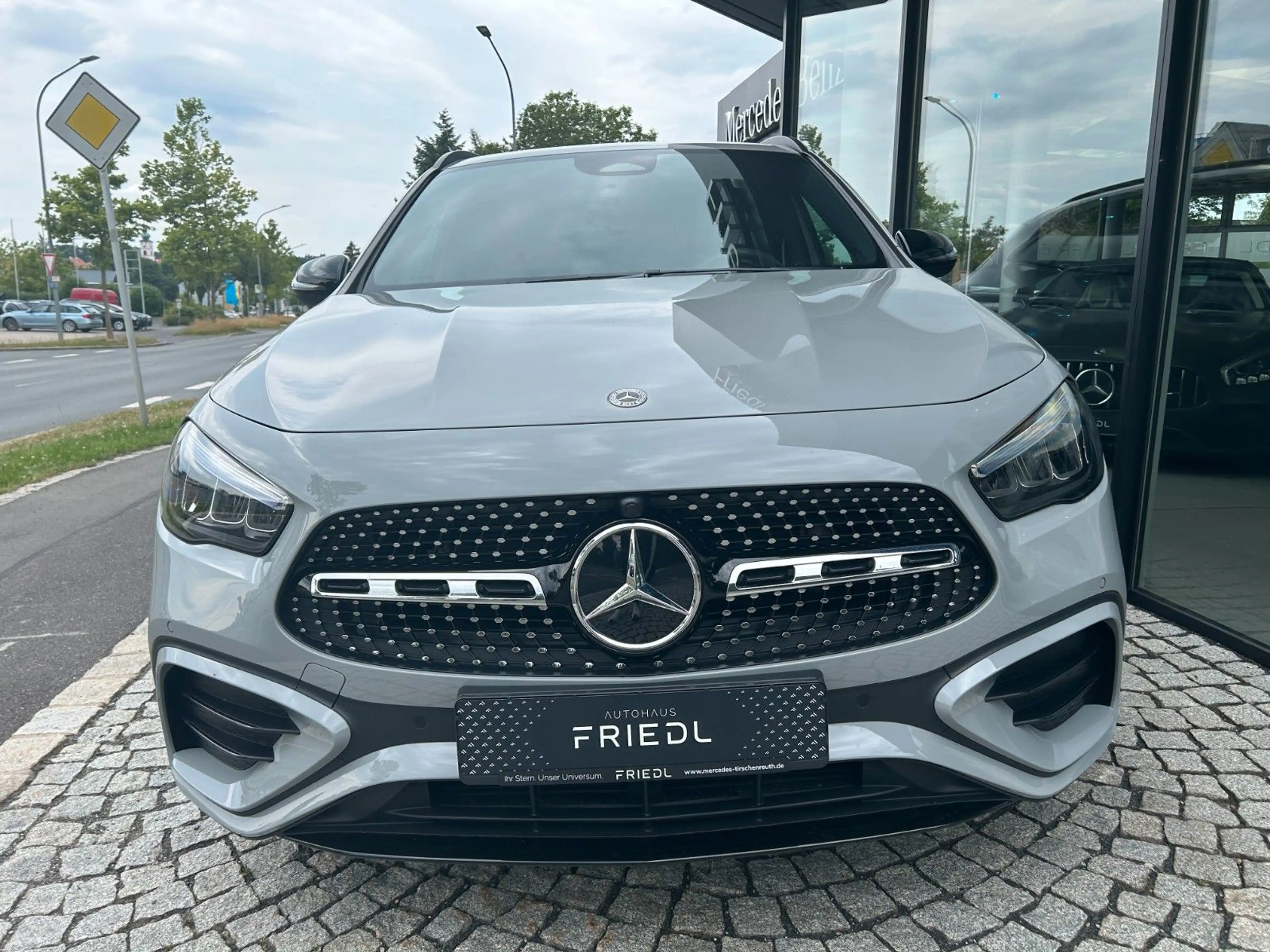 Mercedes-Benz GLA 200 EDITION, AMG, NIGHT, AHK, LED, 20" — photo 8