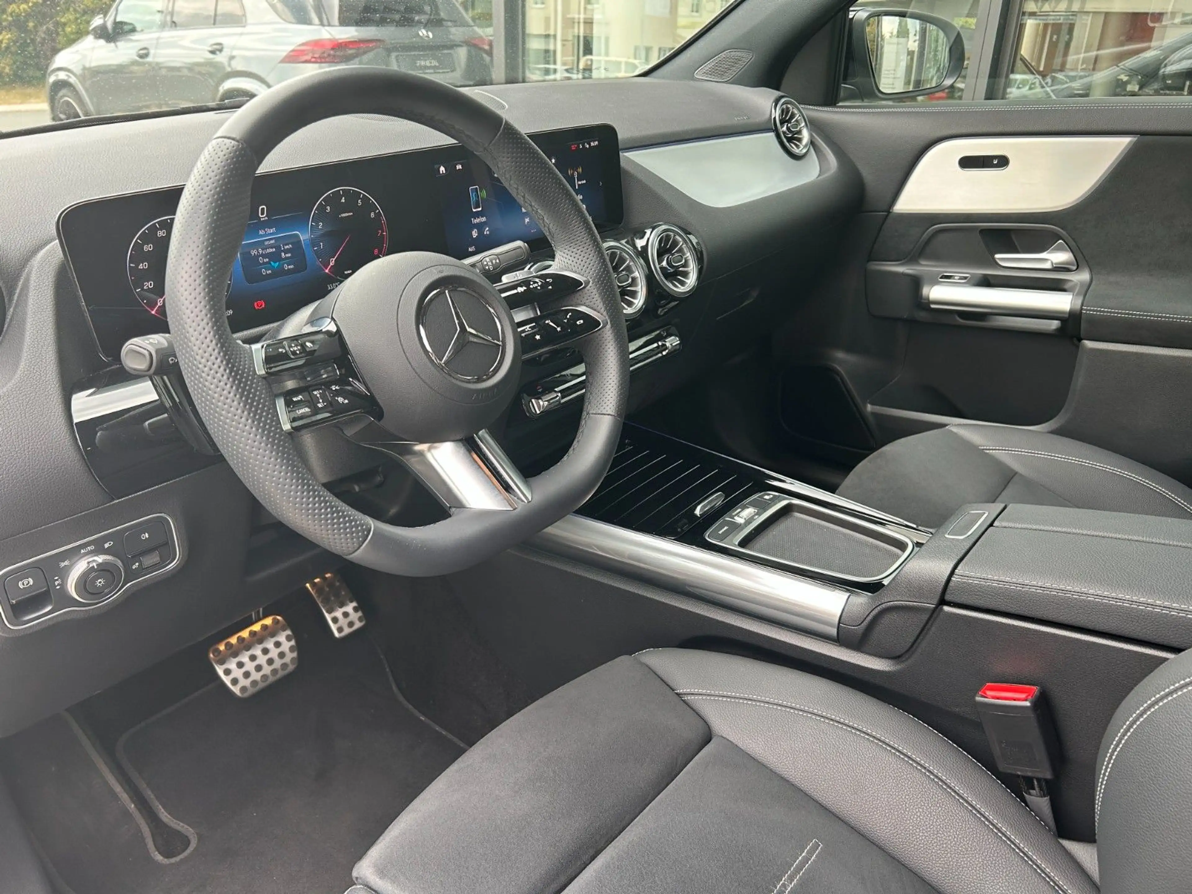Mercedes-Benz GLA 200 EDITION, AMG, NIGHT, AHK, LED, 20" — photo 11
