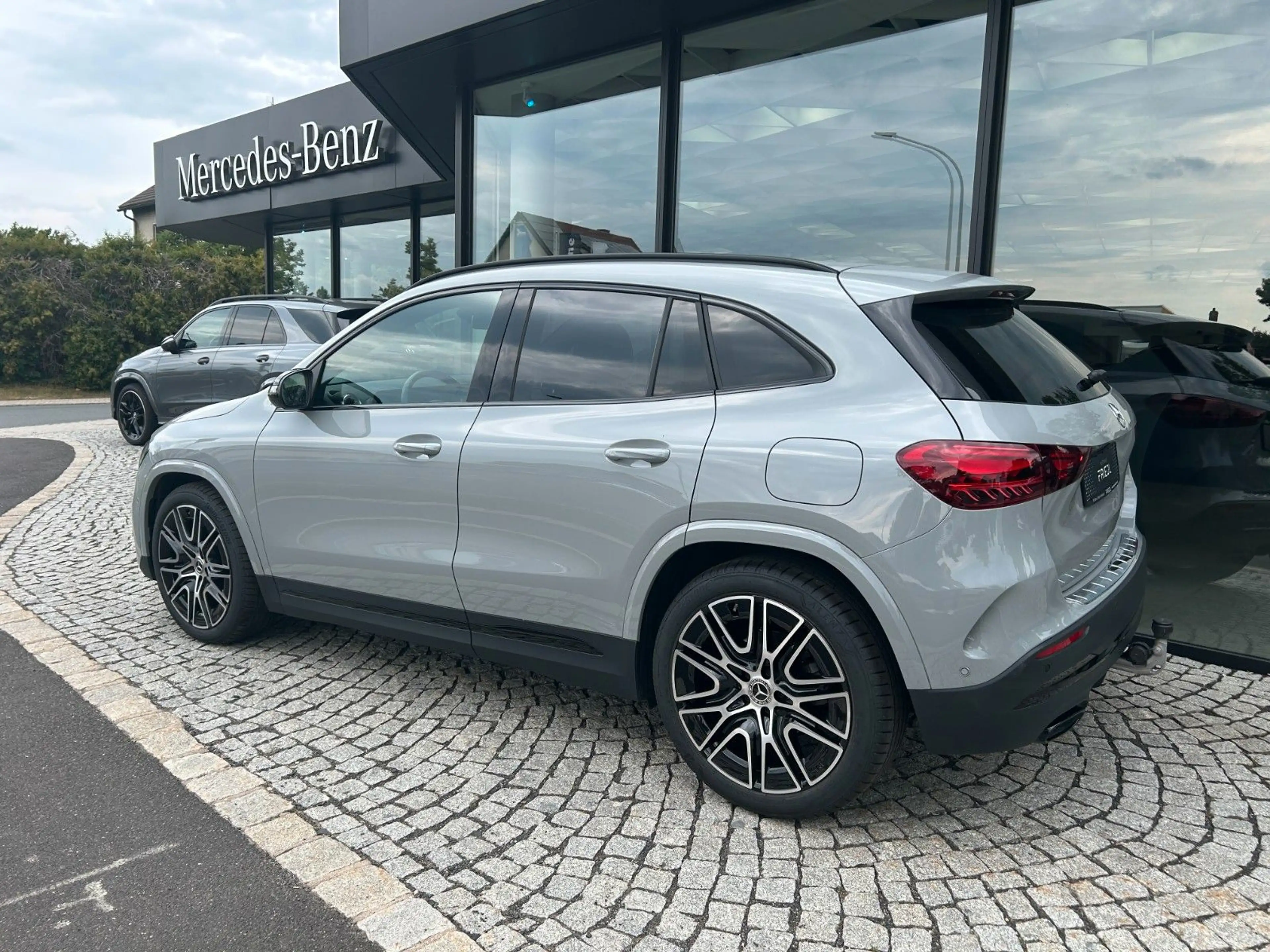 Mercedes-Benz GLA 200 EDITION, AMG, NIGHT, AHK, LED, 20" — photo 5