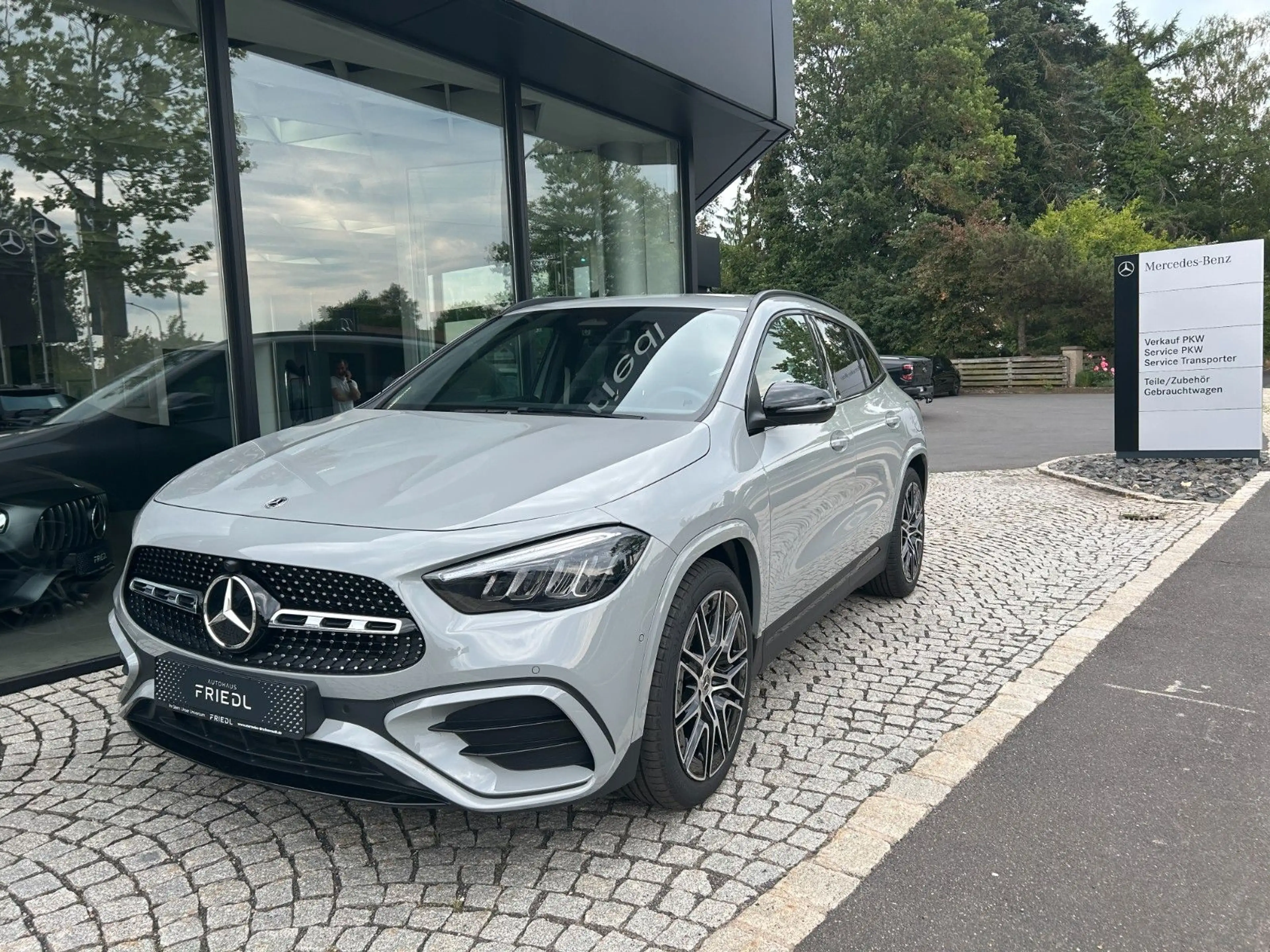 Mercedes-Benz GLA 200 EDITION, AMG, NIGHT, AHK, LED, 20" — photo 3