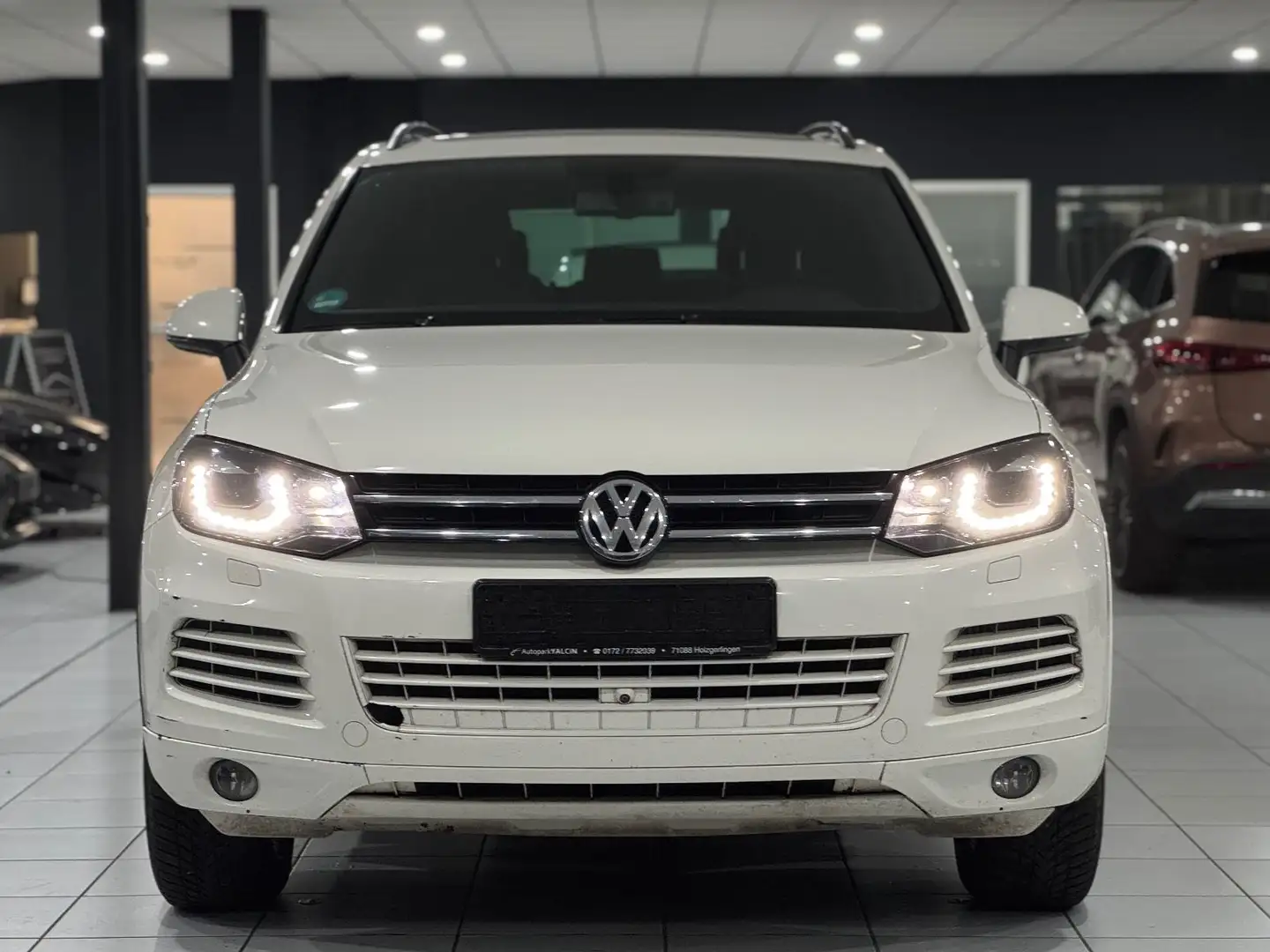Volkswagen Touareg 3.0TDI V6 *PANO*LUFT*XEN*R-CAM*DYNA*AHK* Weiß - 2
