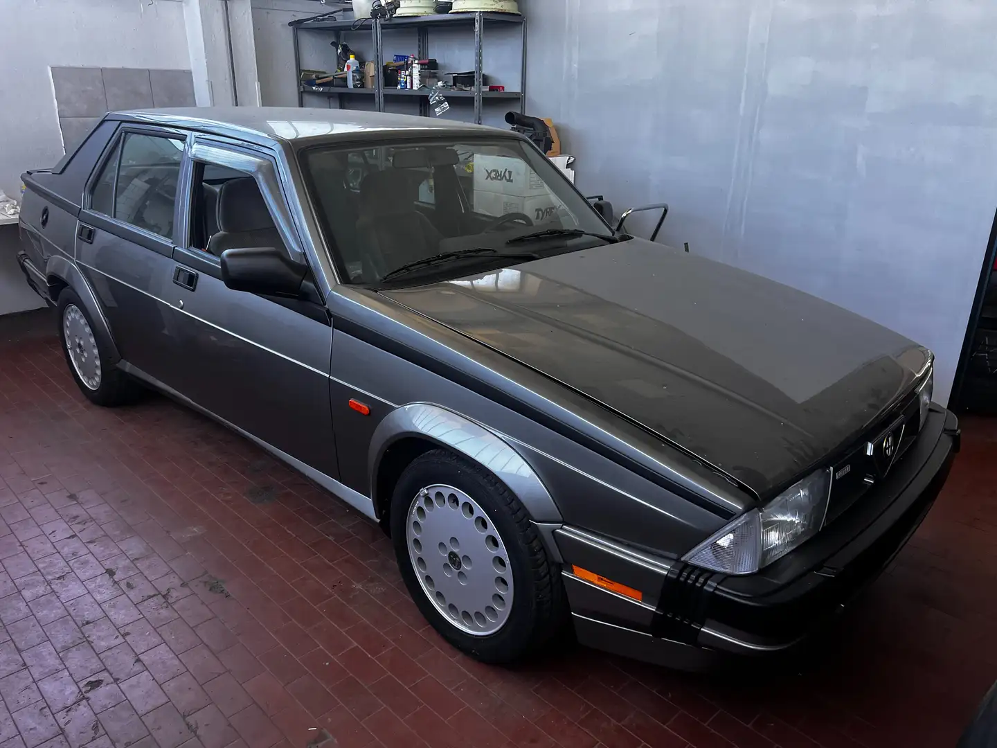 Alfa Romeo 75 75 1.8t America Grigio - 2