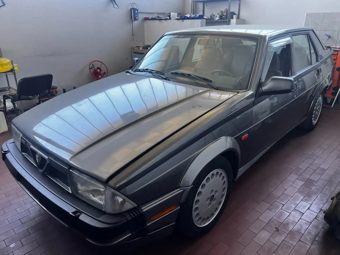 Alfa Romeo 75 75 1.8t America Grigio - 1
