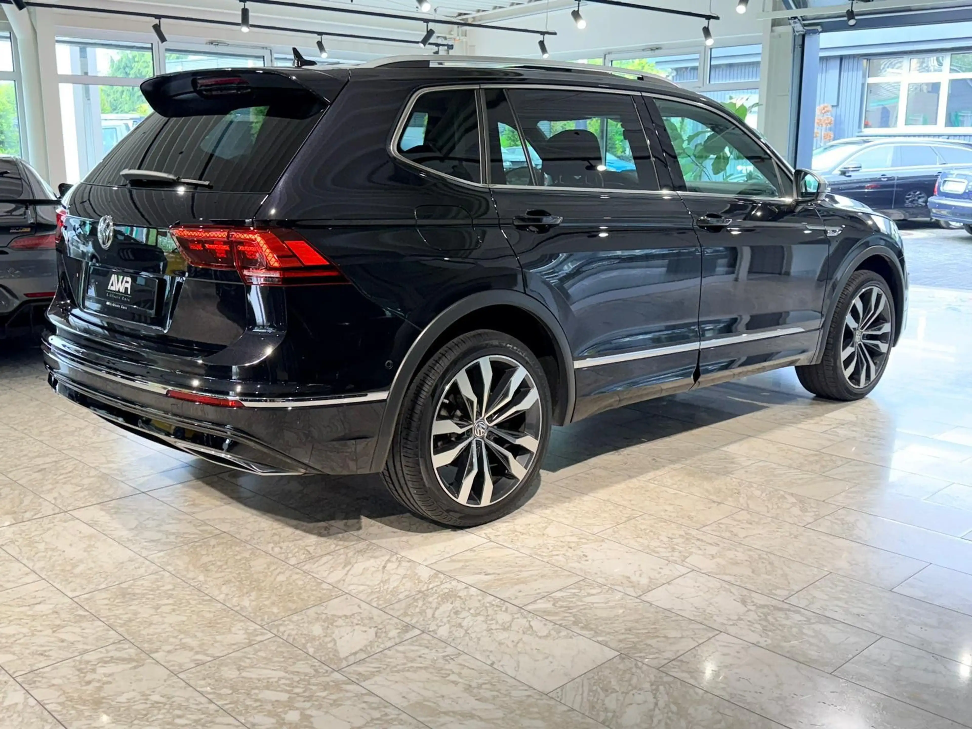 Volkswagen Tiguan Allspace 4Motion R-LINE-BLACK*PANO*20"* — photo 8