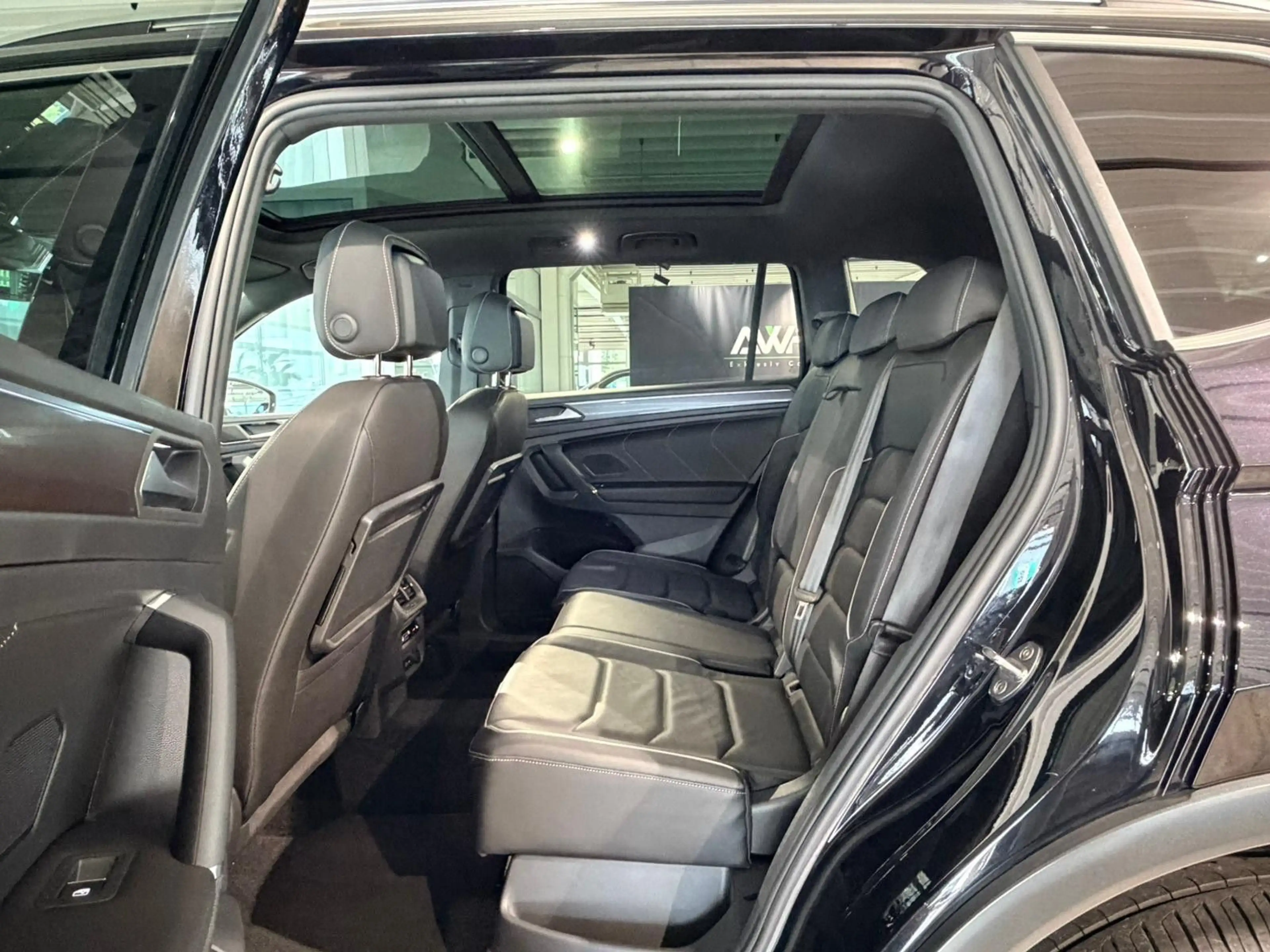 Volkswagen Tiguan Allspace 4Motion R-LINE-BLACK*PANO*20"* — photo 11